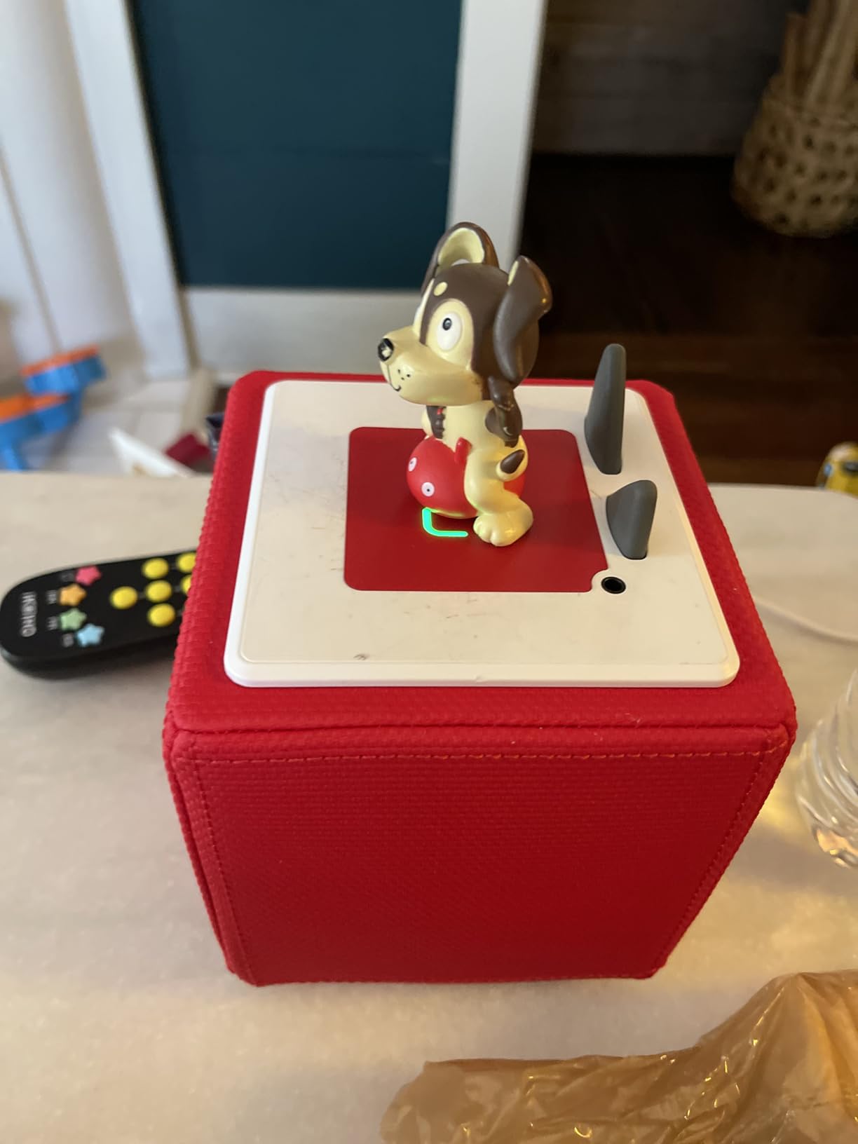Toniebox 1 Audio Player Starter Set with Playtime Puppy - Listen, Learn, and Play with One Huggable Little Box - Red customer photo 2