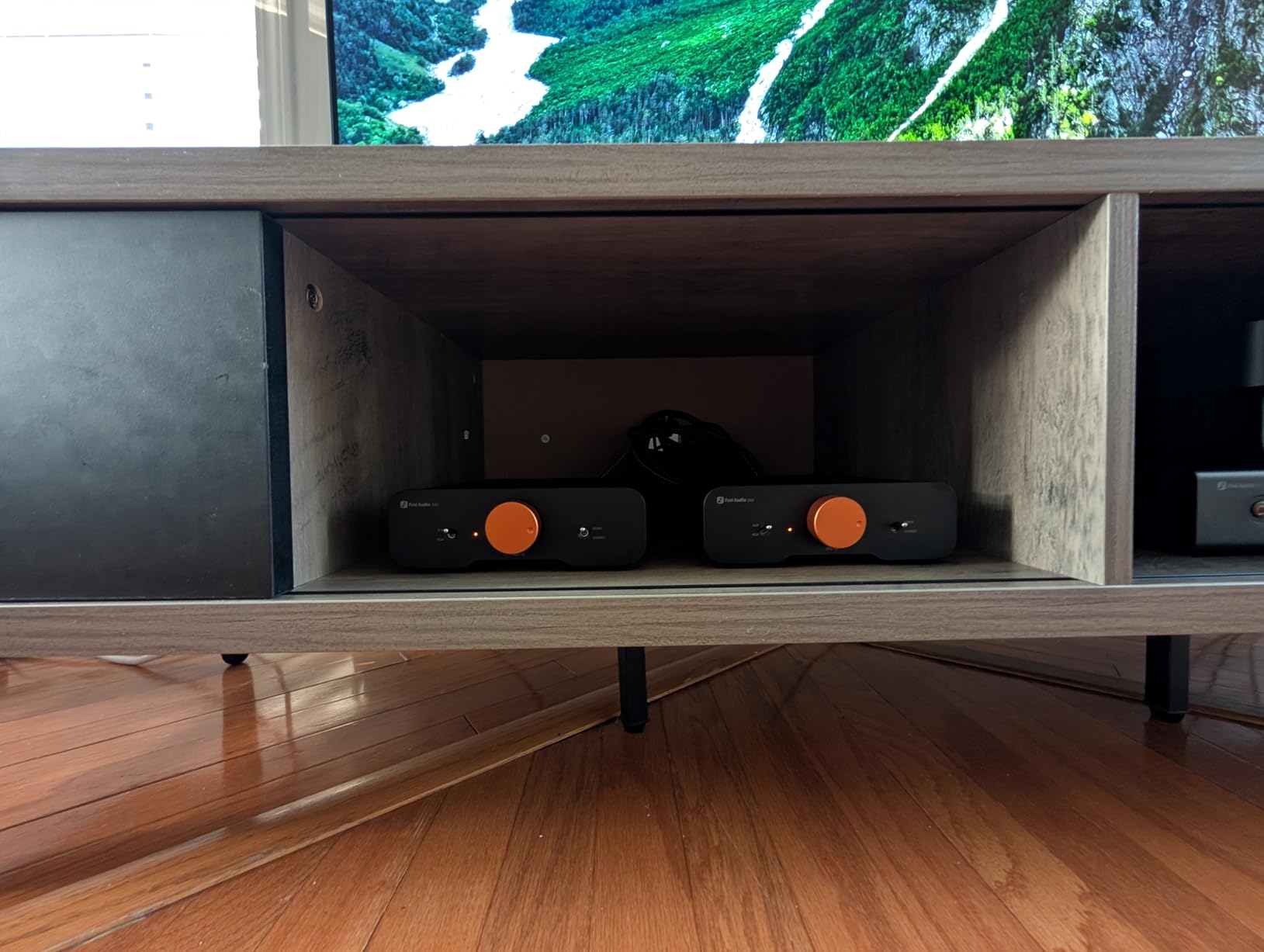 Polk Audio Signature Elite ES20 Bookshelf Speaker Pair, Contemporary Walnut customer photo 2