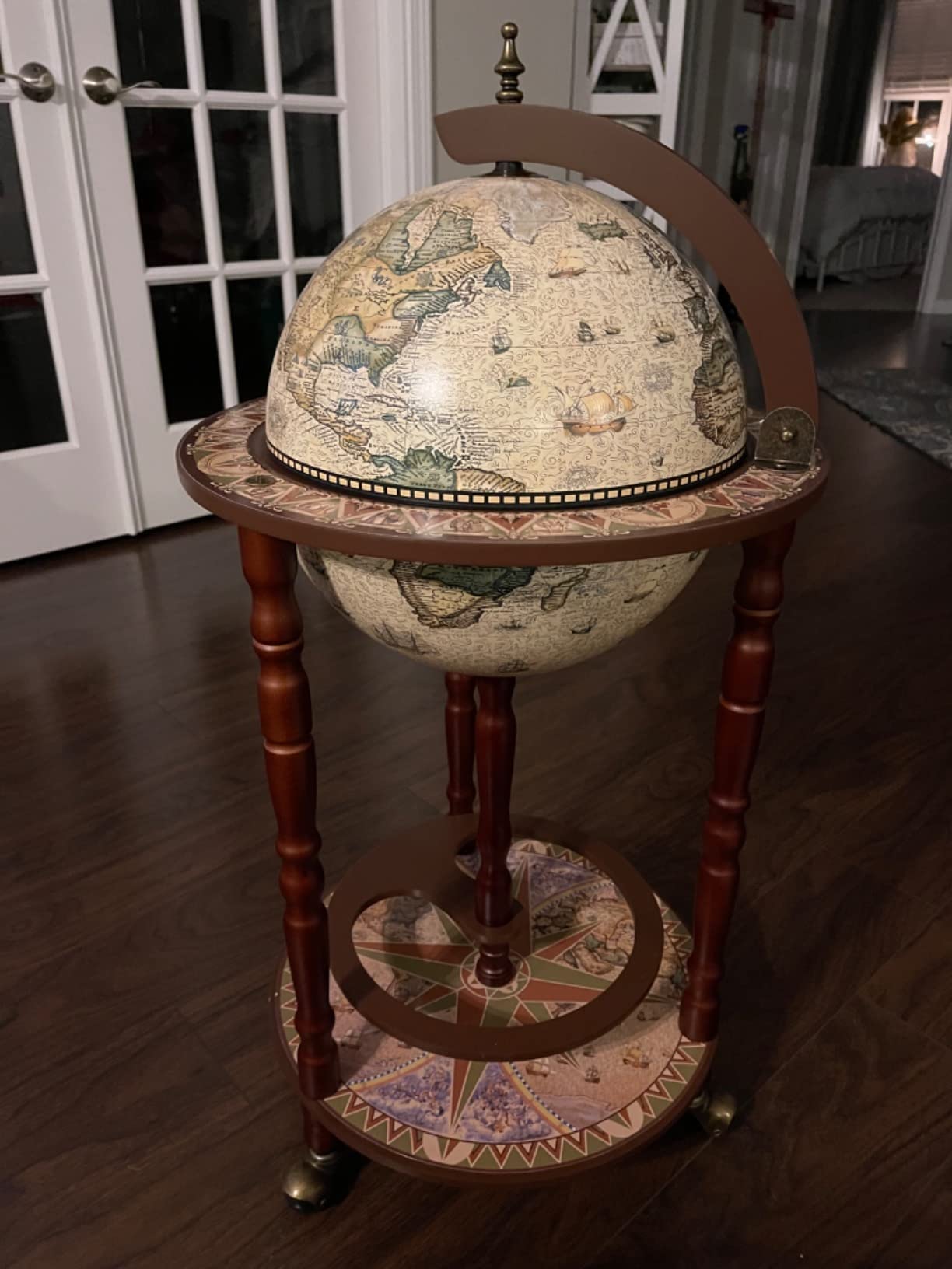 LDAILY Moccha 17’’ Globe Wood Wine Bar Stand, 16th Century Italian Replica Liquor Bottle Shelf w/Wheels, Wood Wine Cart Cabinet, Globe Wine Organizer for Spirits, Beverages Stemware (Creamy White) customer photo 2