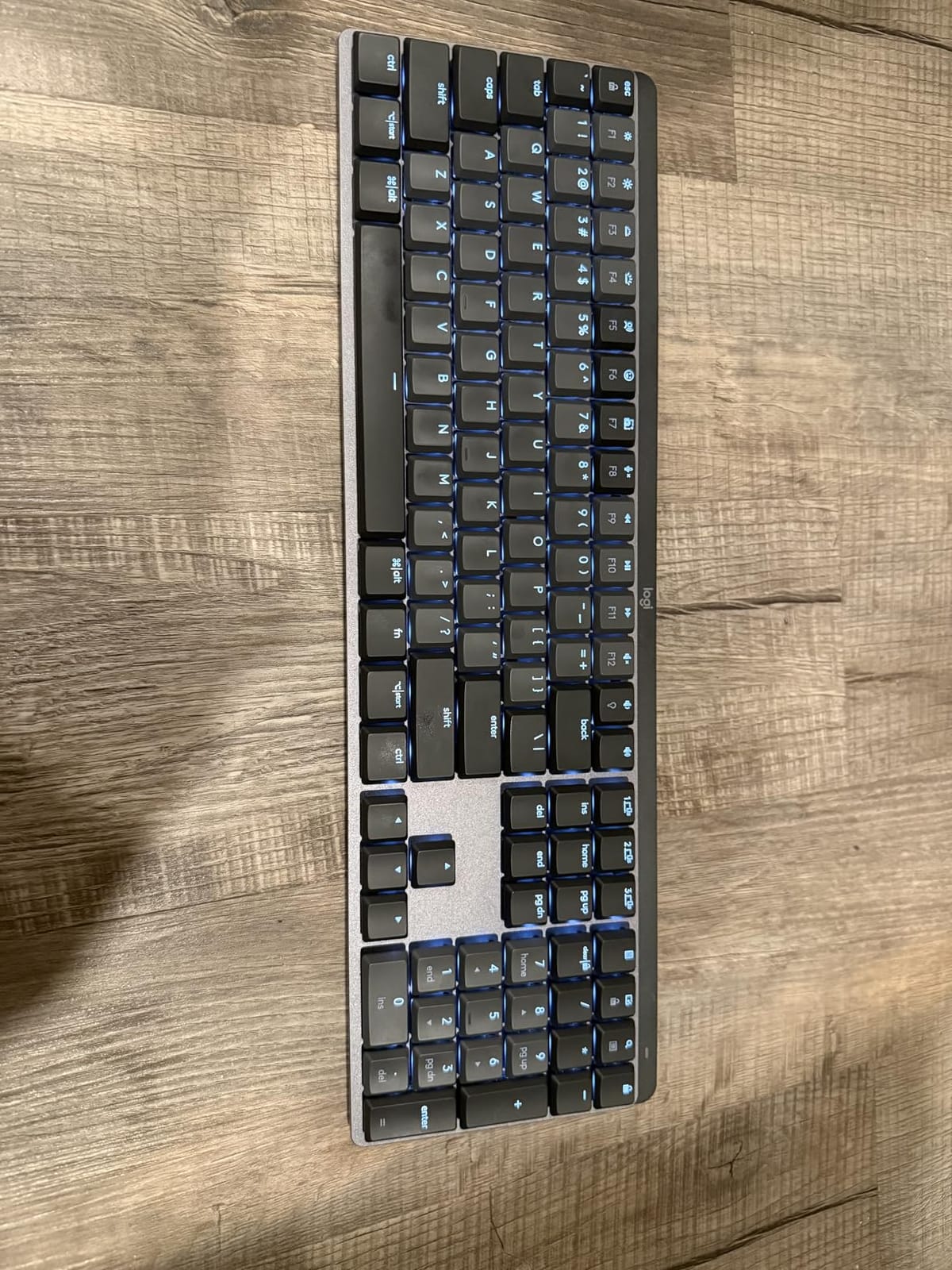 Logitech MX Mechanical Wireless Illuminated Keyboard Tactile - Graphite customer photo 2