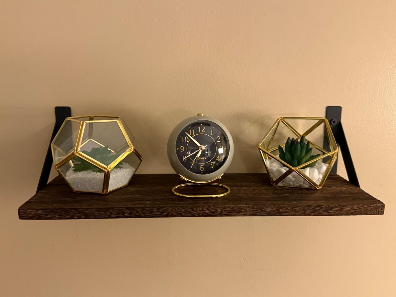 rjuwurv Metal Desk Clock, Retro Bedroom Table Vintage Analog Alarm Clock, Silent Non-Ticking Gold Clock, Bedside Décor(Milk White) customer photo 1