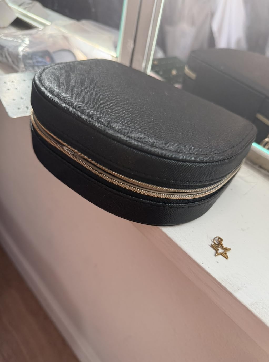 ProCase Travel Size Jewelry Box, Medium Portable Seashell-Shaped Jewelry Case, 2 Layer Jewelry Organizer in PU Leather for Women -Black customer photo 1