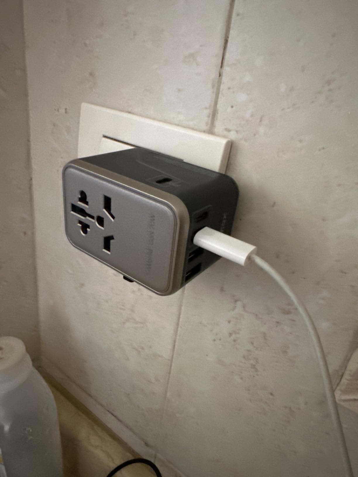 MOMAX 70W GaN Universal Travel Adapter, All-in-One Travel Charging customer photo 2