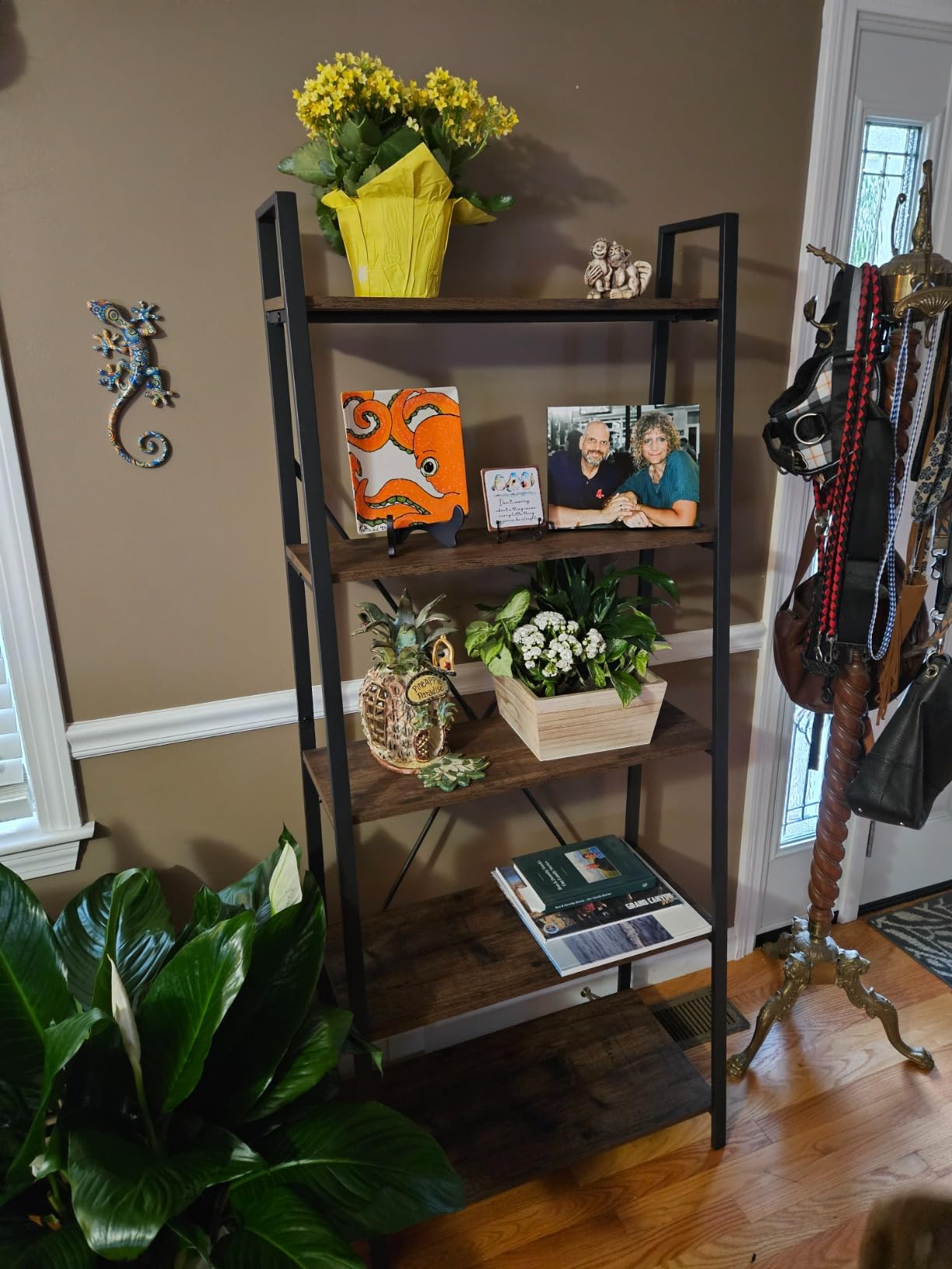 BON AUGURE Industrial 5 Tier Ladder Bookshelf, Wood and Metal Ladder Shelf Bookcase, Farmhouse Leaning Shelves for Living Room (Vintage Oak) customer photo 2