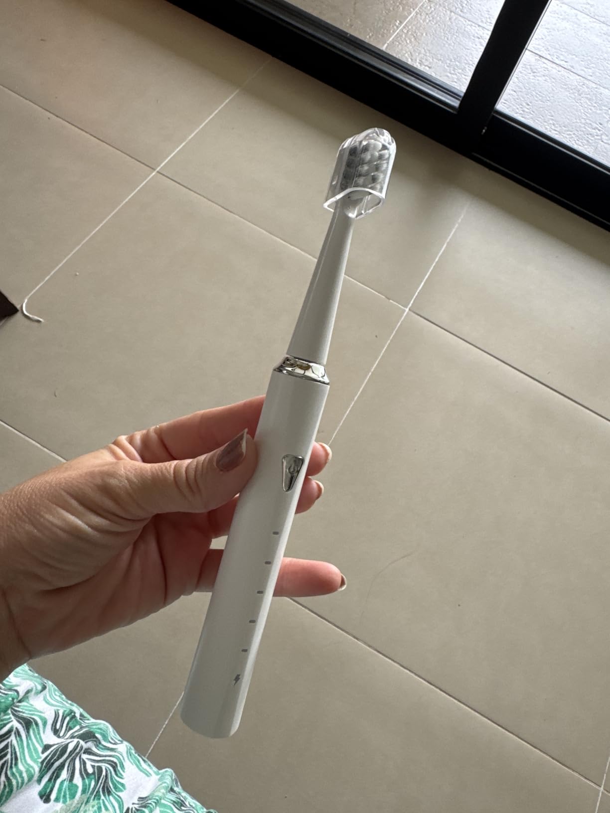 Y-Kelin V-Shaped Orthodontic Electric Toothbrush for Braces, Sonic Toothbrush with 2 Concave Replacement Heads and 2 Convex Replacement Heads, Soft Bristle, 5 Modes IPX7 Waterproof (White) customer photo 1