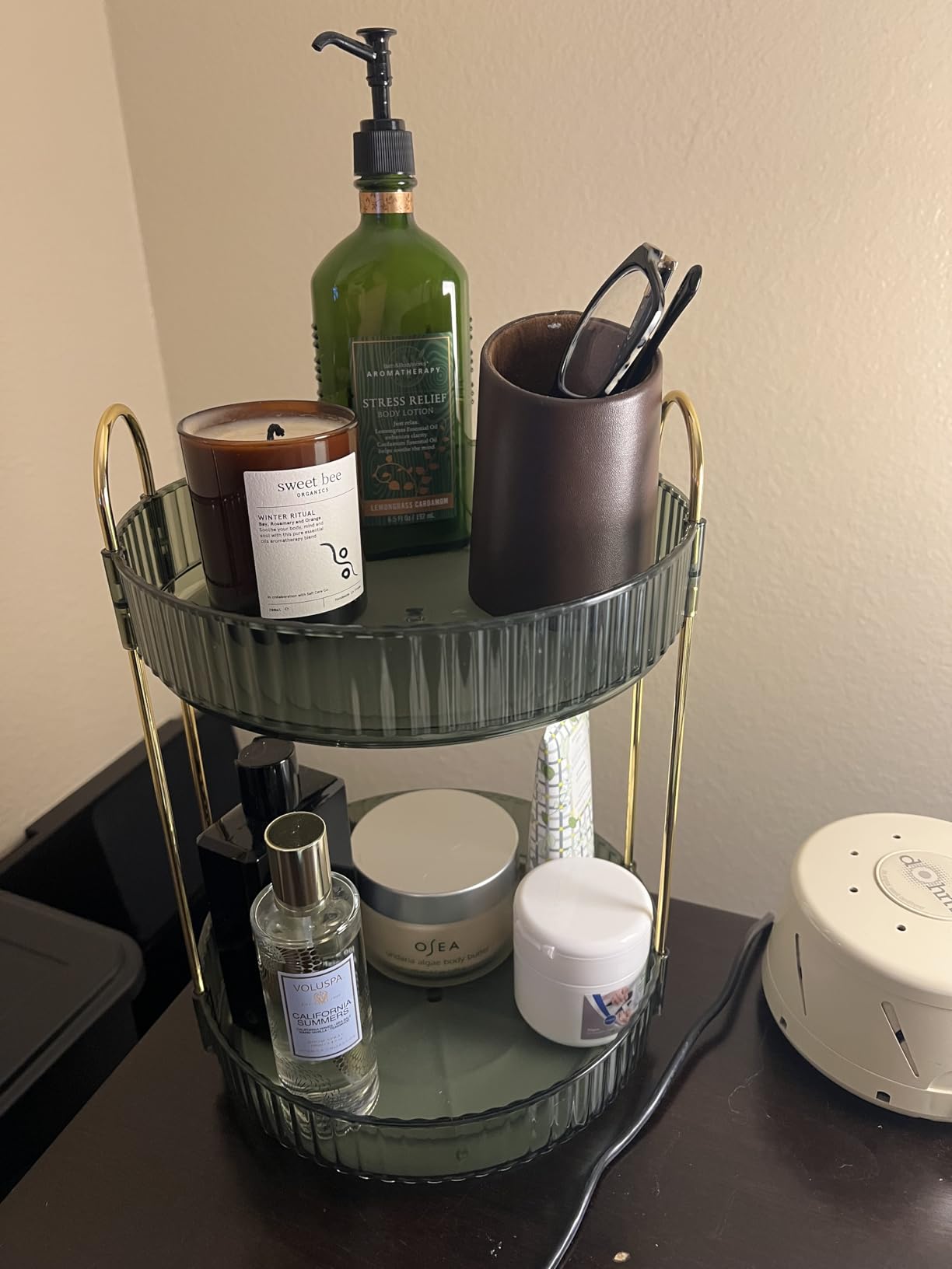 shuang qing Rotating Makeup Organizer for Vanity, Large Capacity Skincare Perfume Storage, Bathroom Counter Organizer, 360 Spinning Cosmetic Dresser Countertop Organizers (Clear, 3 Tier) customer photo 1