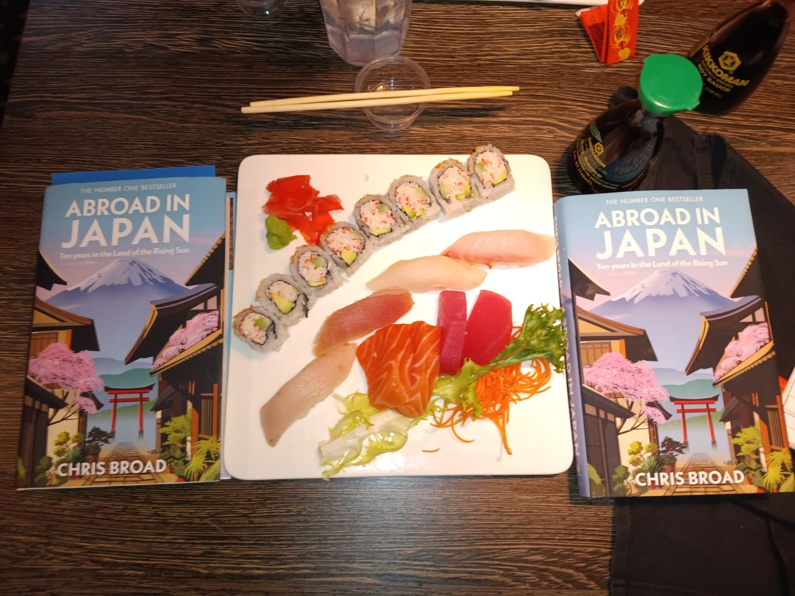 Abroad in Japan: The hilarious, Sunday Times bestselling memoir of life, travel, and adventure in the Land of the Rising Sun customer photo 2