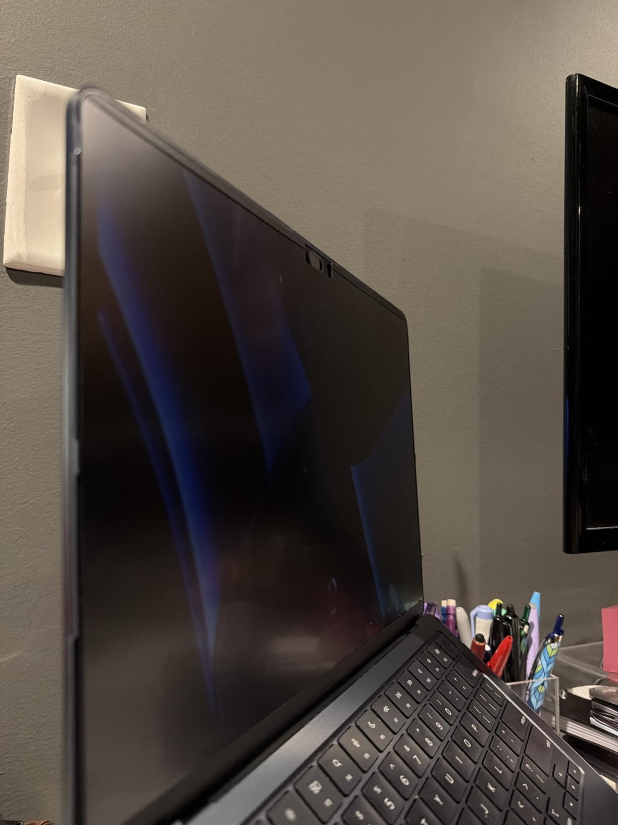 Spigen SafeView Screen Protector for MacBook Pro 16