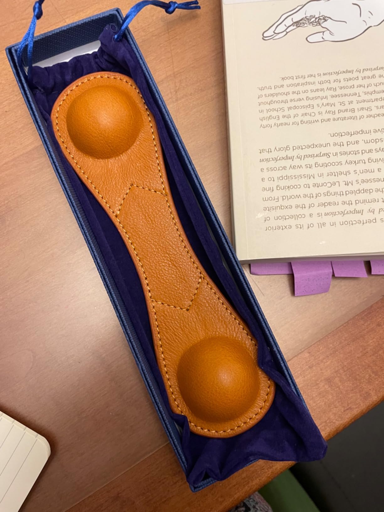 Weighted Bookmark - Leather Book Page Weight Book Weights Holder for Hands-Free Reading Paper Weights for Cookbooks Crafts Music Books Bookmarks(01Black) customer photo 1