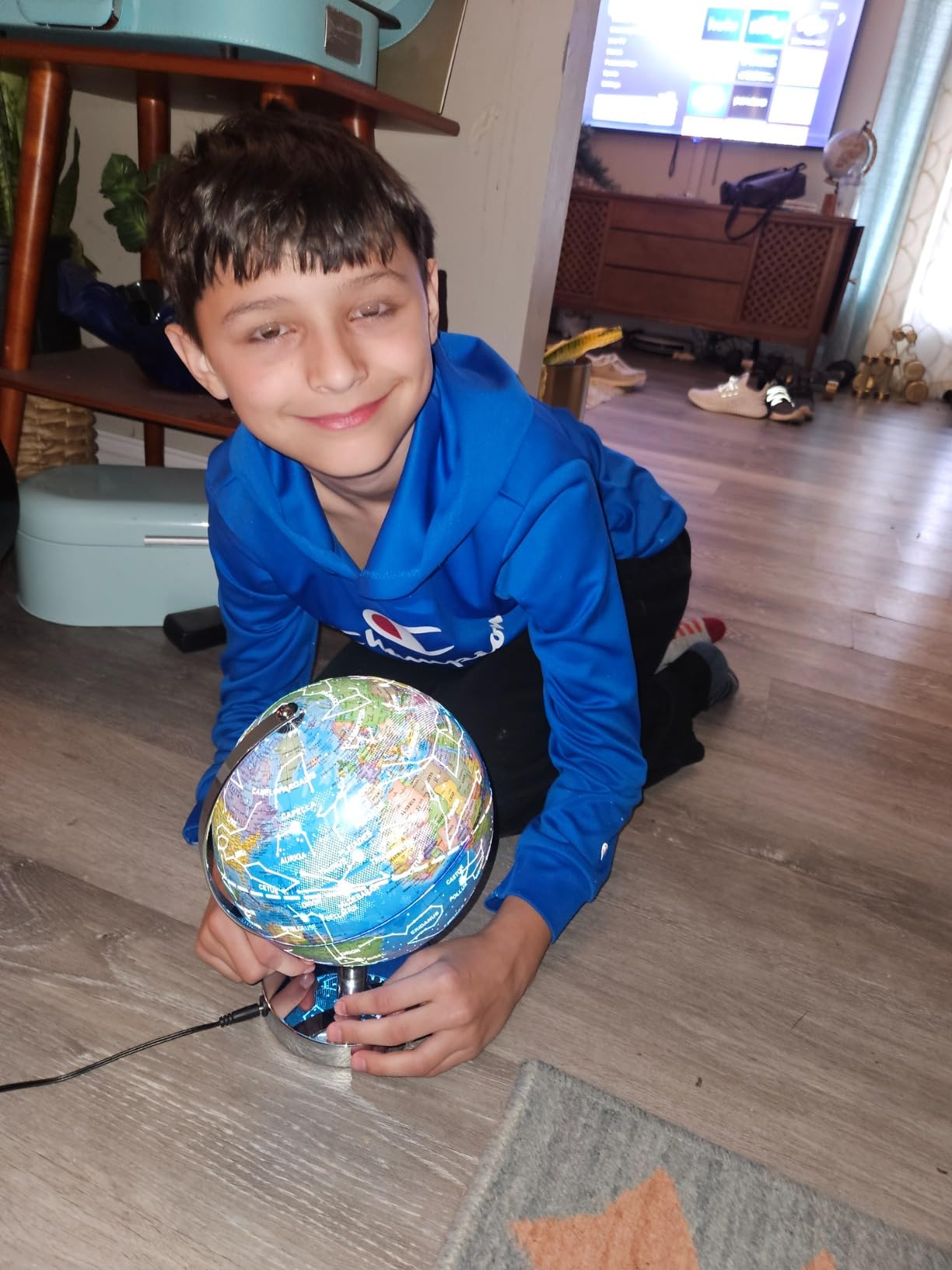 USA Toyz Illuminated Globe for Kids Learning- 3-in-1 STEM Globes of the World with Stand, Constellation Map, Built-in LED Night Light Desk Globe Lamp, Non-Tip Metal Base, 9.75” Tall, 7 Inch Diameter customer photo 1