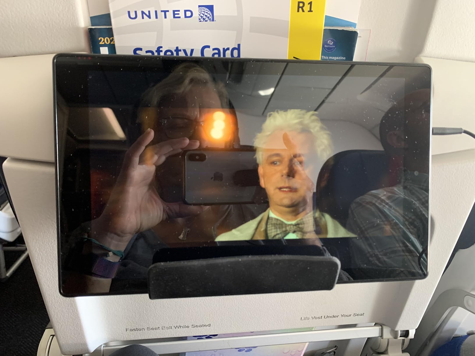 Flex Flap Cell Phone Holder & Flexible Tablet Stand for Desk, Bed, Treadmill, Home & Airplane Travel - XL customer photo 1