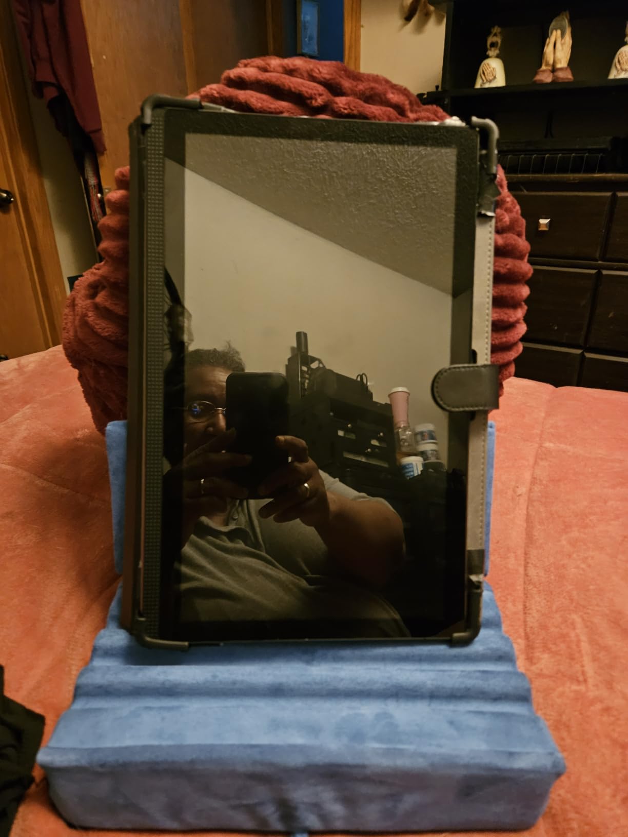 KDD Tablet Pillow Holder, Foldable iPad Stand for Lap, Bed and Desk -Tablet Soft Pad Dock with Pocket & Stylus Mount Compatible with iPad Pro 12.9, 10.5, 9.7 Air Mini 6 5 4 3, Galaxy Tab, E-Reader customer photo 2