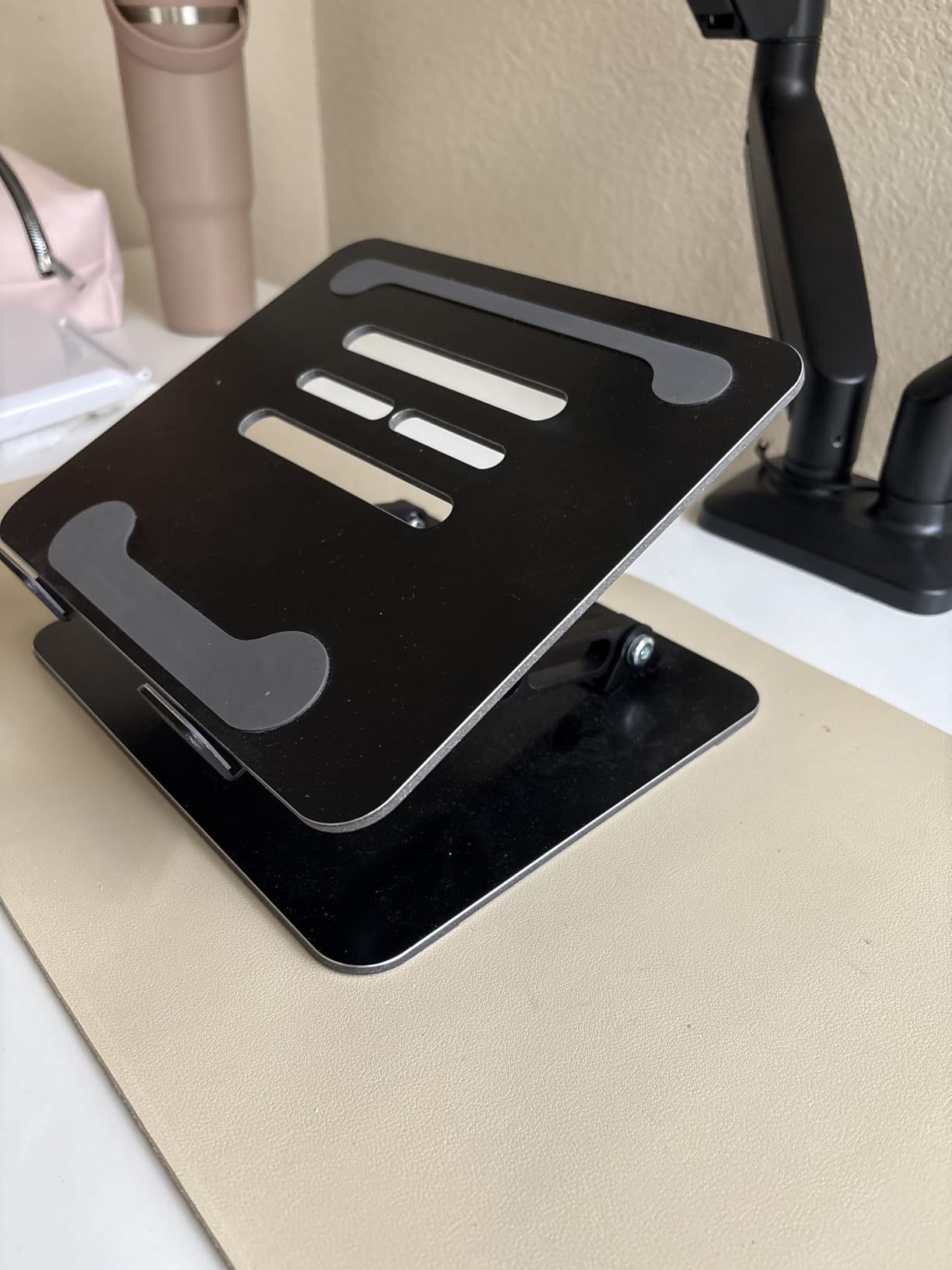 Adjustable Laptop Stand for Desk, Metal Laptop Riser Holder customer photo 1