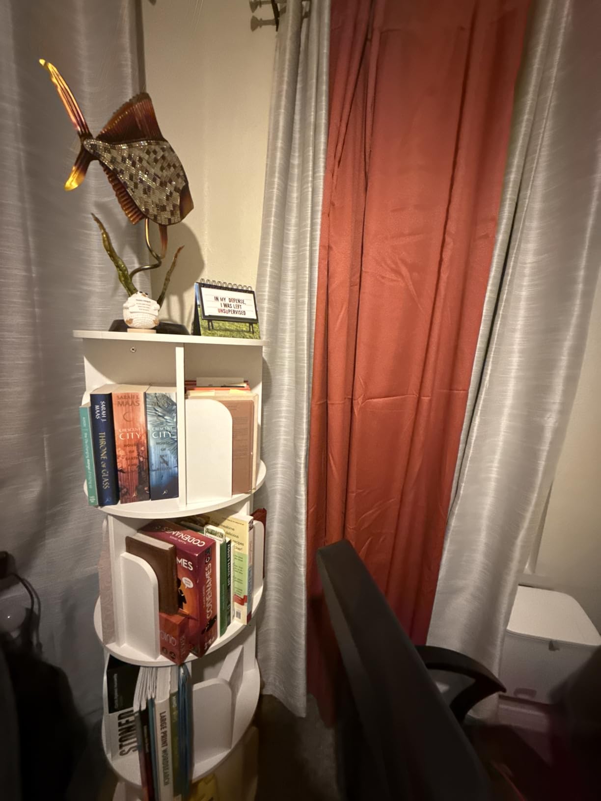 Besiost Rotating Bookshelf,4 Tier Wood Spinning Bookcase Tower,Rustic Brown customer photo 1