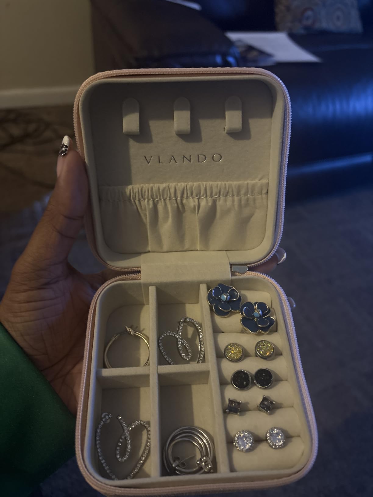 VLANDO Travel Jewelry Case, Compact Design, Necklace Hook, Anti-Tangle customer photo 2