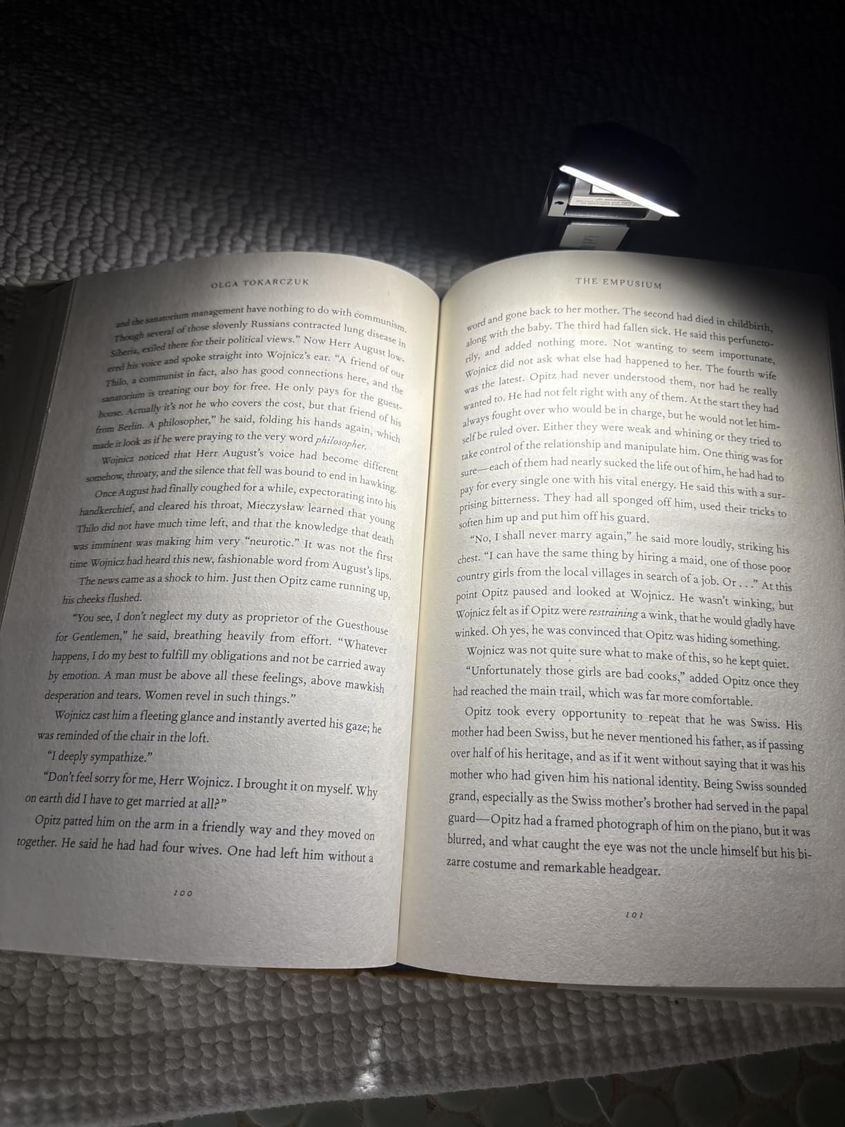 Glocusent Extendable Book Light, Full-Page USB Rechargeable Reading Light customer photo 1