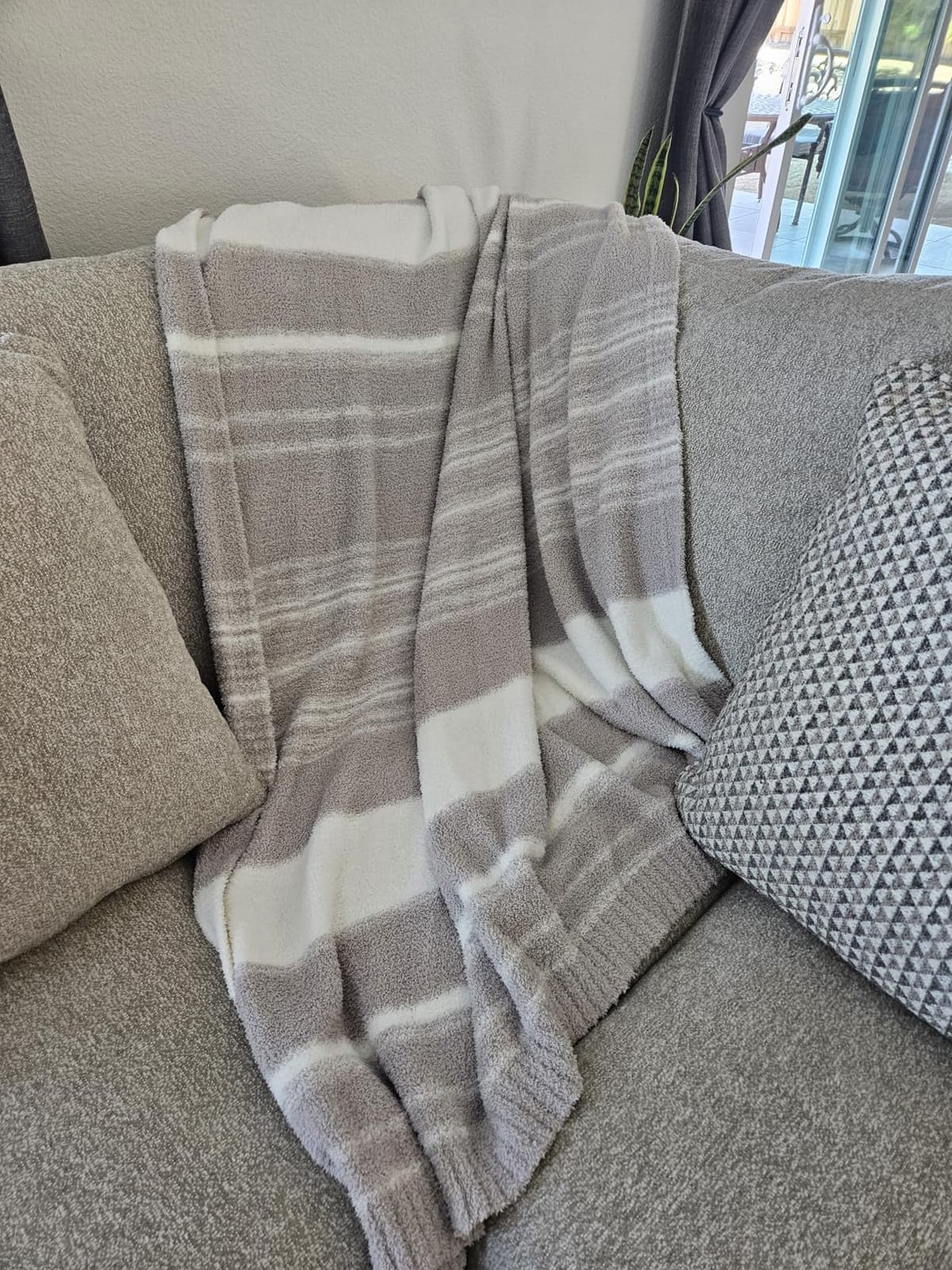 WRENSONGE Soft Checkered Throw Blanket for Couch-Cozy Fall Knitted Blankets customer photo 1