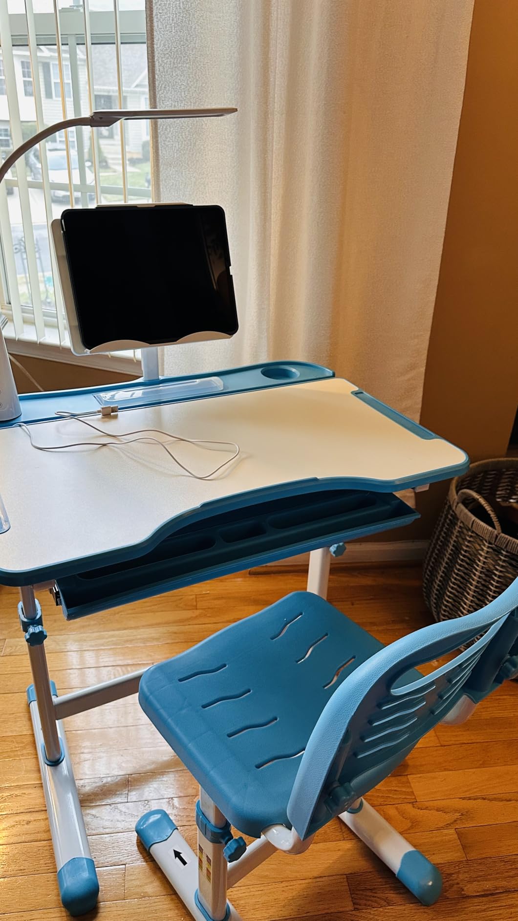 Diroan Kids Desk and Chair Set with LED Light, Height-Adjustable for Age 7+ customer photo 2
