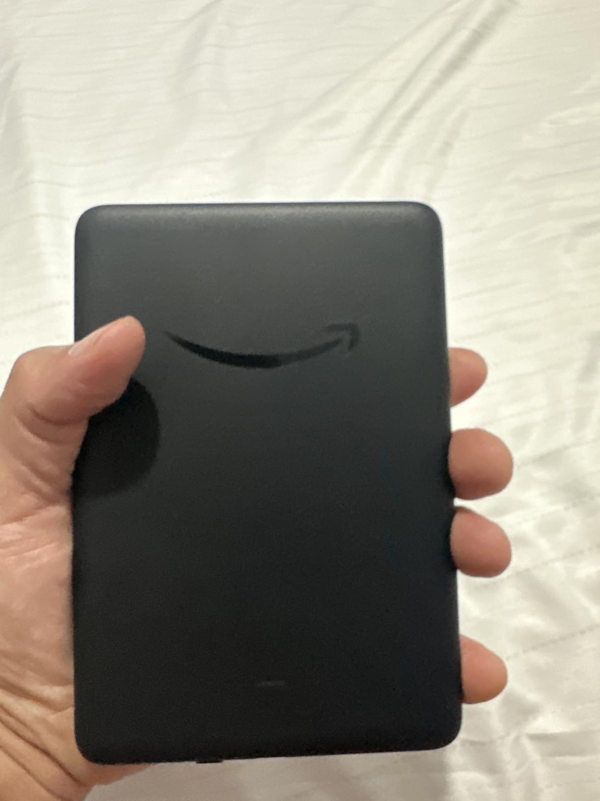 Amazon Kindle 16 GB (newest model) - Lightest and most compact Kindle, now with faster page turns, and higher contrast ratio, for an enhanced reading experience - Black customer photo 2