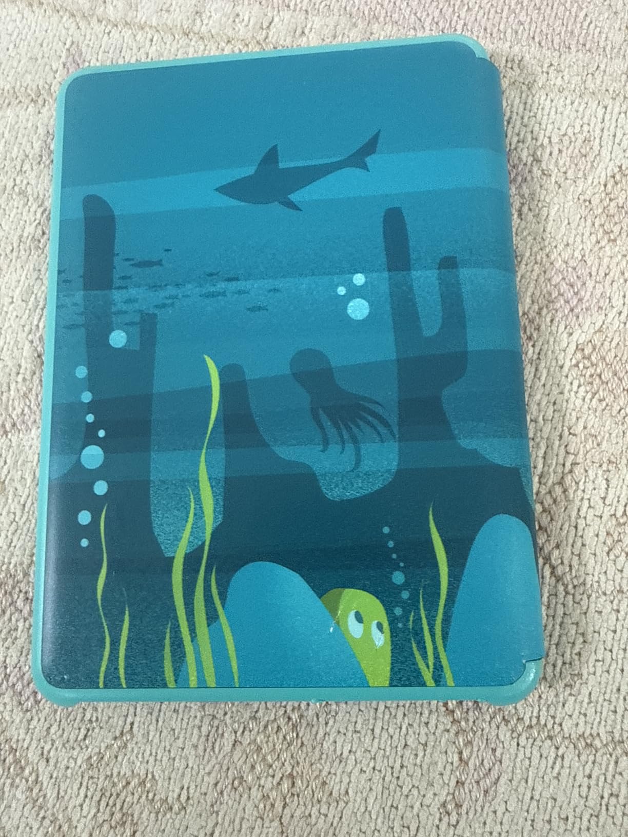 Amazon Kindle Kids 16GB (newest model) - If it breaks, we will replace it, includes ad-free books and cover, with glare-free display, faster page turns - Space Whale customer photo 2