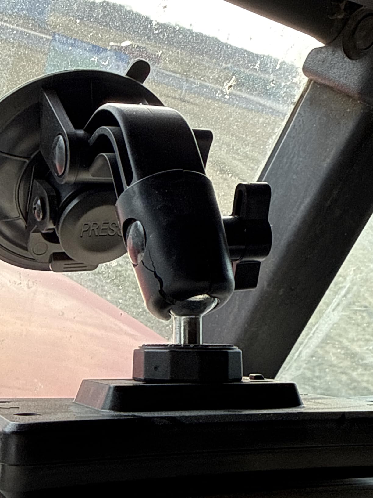 Airplane iPad Mount - Suction Cup, Pilots, 4-13 in customer photo 1
