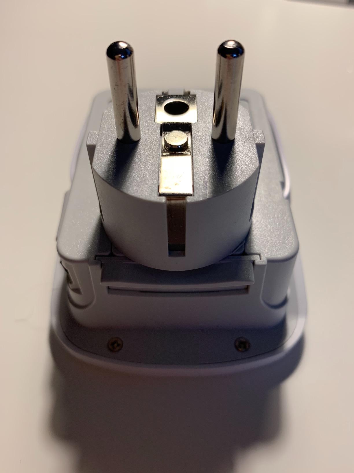 Ceptics Voltage Converter, 200W + 2000W, 4 USB Ports, 6 SWadAPt Plugs customer photo 2