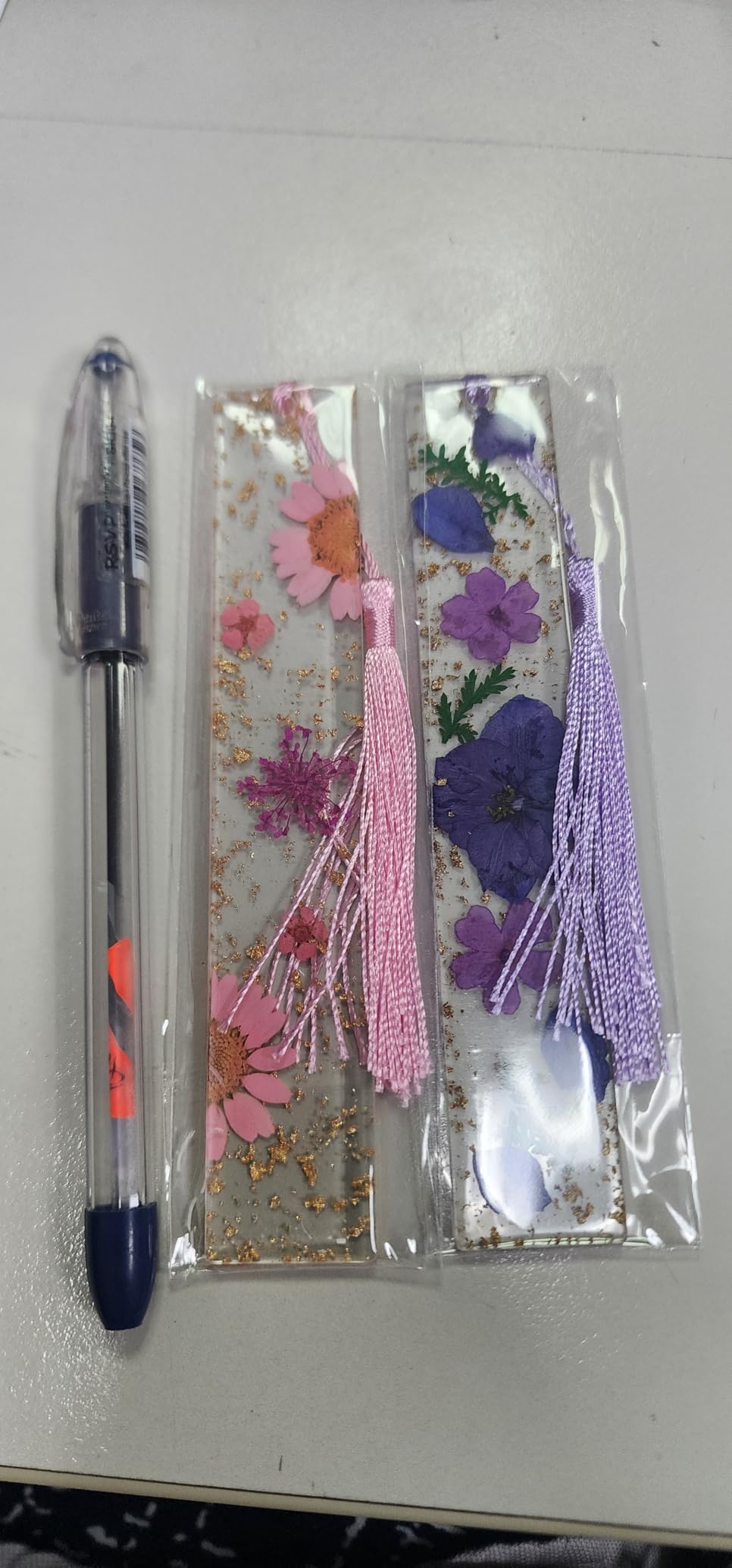 Book Page Holder, Kaluofan 2PCS Thumb Book Page Holder, Book Accessories for Reading Lovers, Handmade Dried Flower Book Opener Holder Thumb, Meaningful Gifts for Book Lovers Teachers Students customer photo 1