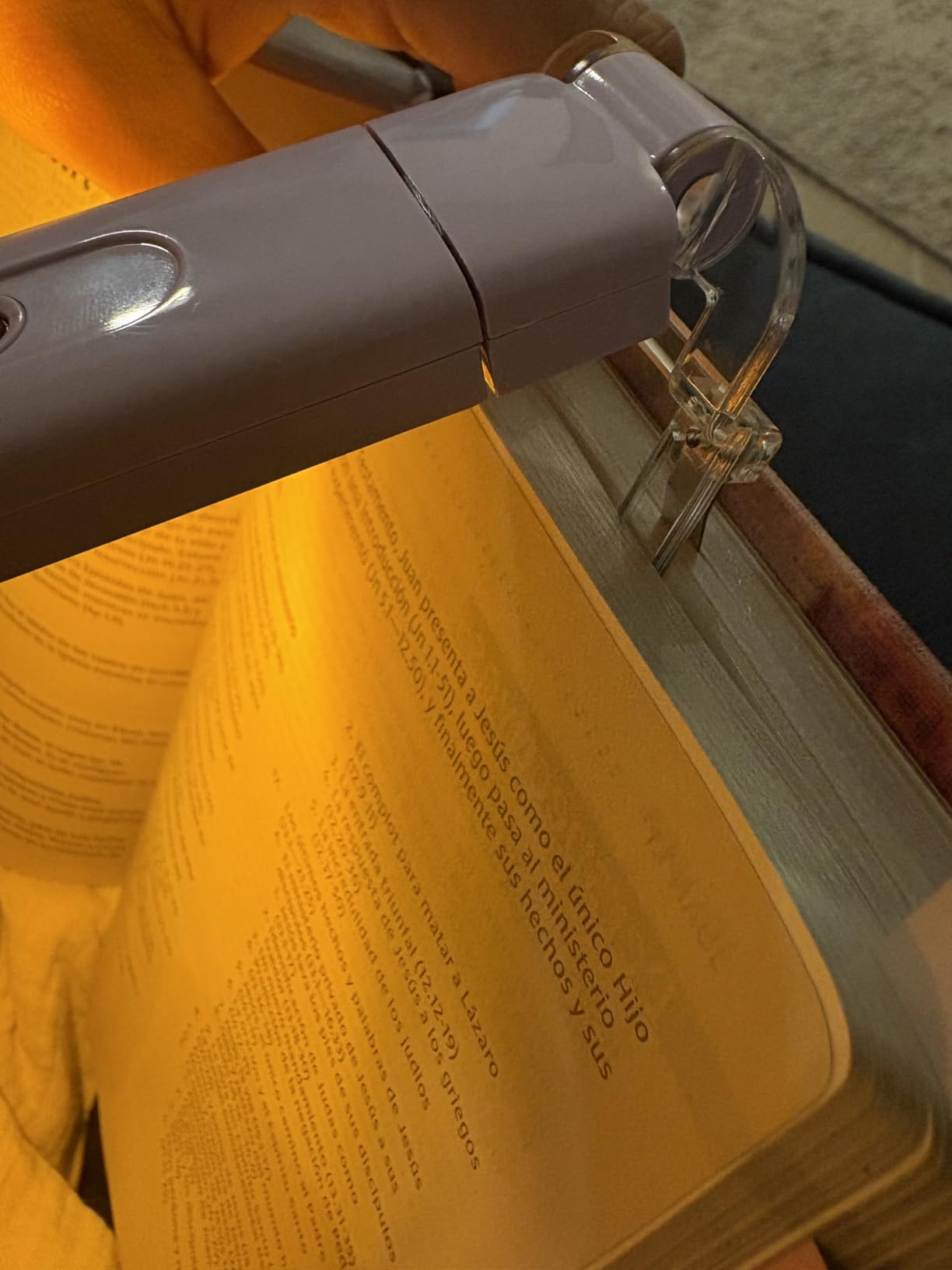 DEWENWILS USB Rechargeable LED Book Light for Reading in Bed (Light Pink) customer photo 1
