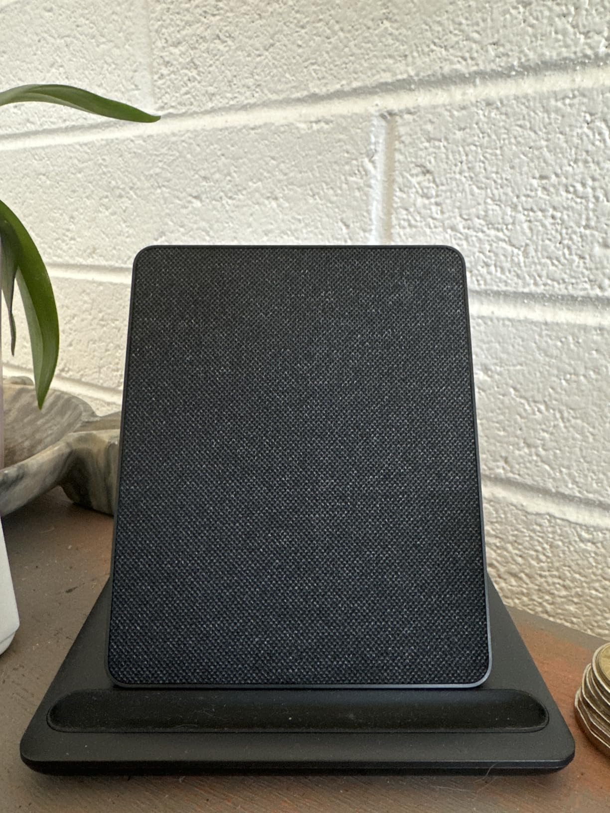 Made for Amazon, Wireless Charging Dock for Kindle Paperwhite Signature Editions (2022 & 2024 Releases) and Kindle Colorsoft Signature Edition customer photo 1