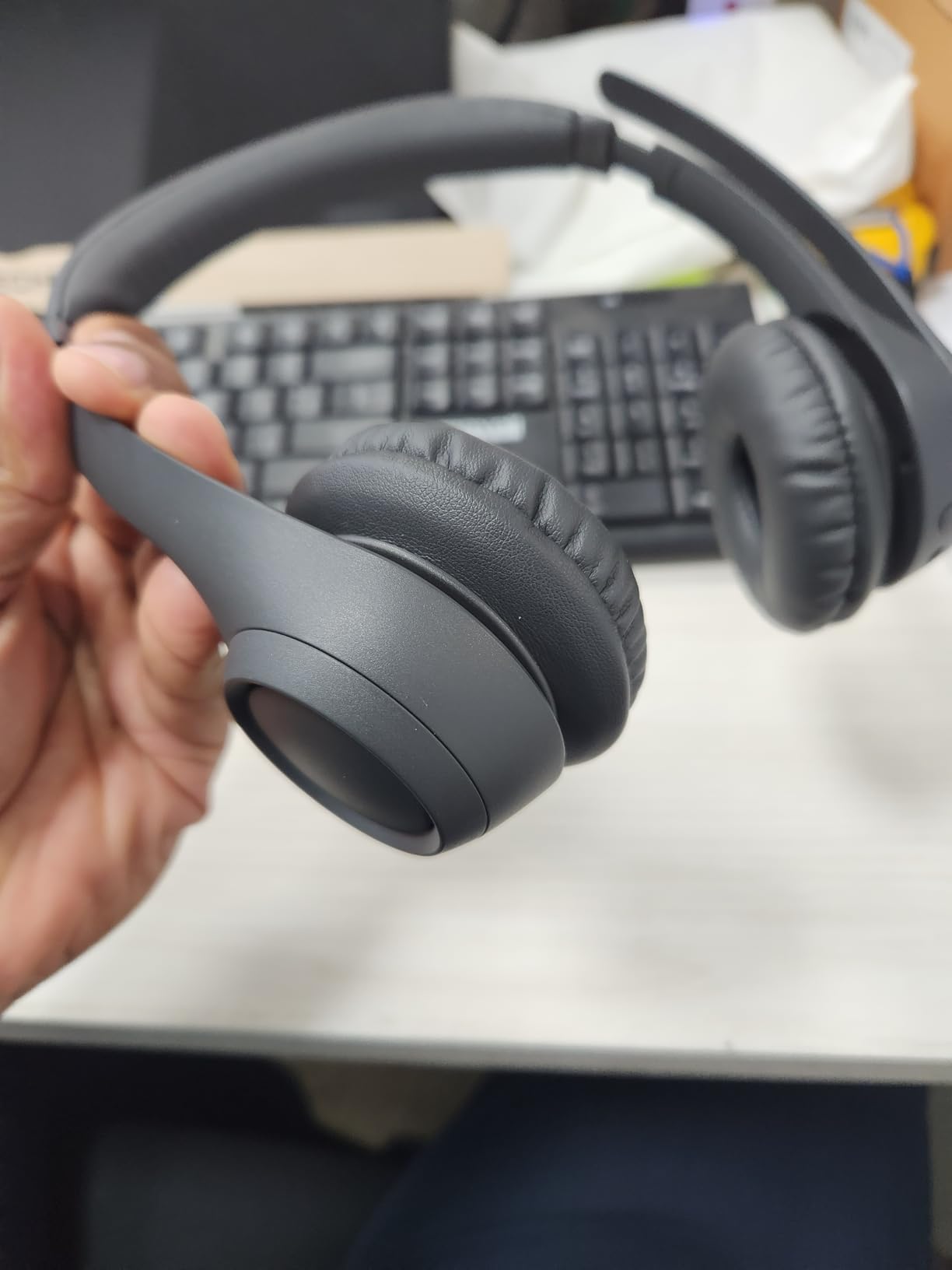 Logitech Zone 301 Wireless Bluetooth Headset - Graphite customer photo 1