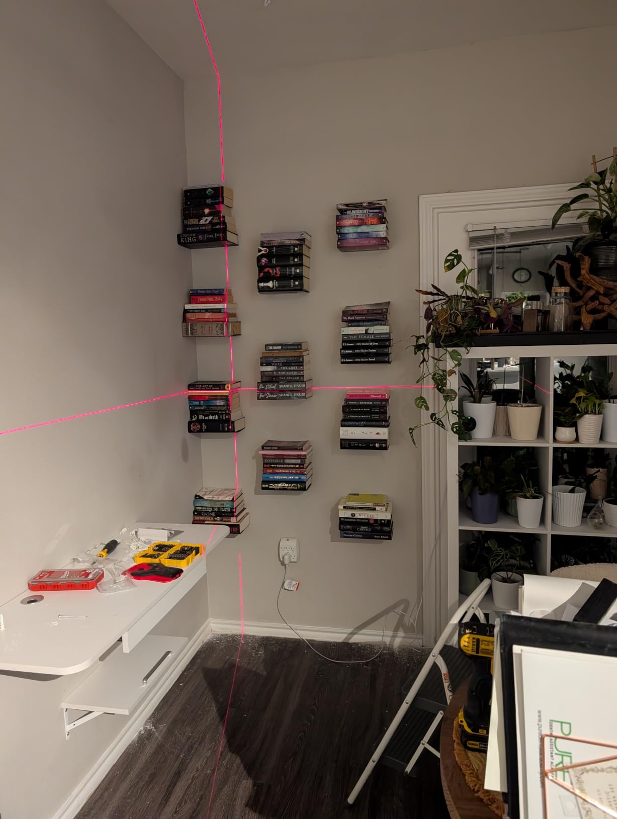 xympo Floating Invisible Bookshelf Wall Mounted (Set of 4) - Aluminum - Turn Books into Floating Shelves customer photo 1