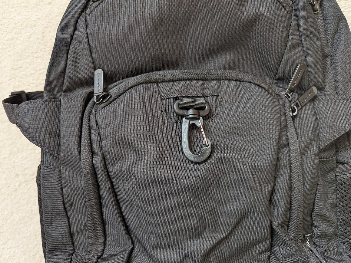 Amazon Basics Travel Laptop Backpack with Multiple Pockets and Compartments for 17 in / 43.1 cm Laptop, Water Resistant, Spacious with Padded Shoulder Straps, Black customer photo 1