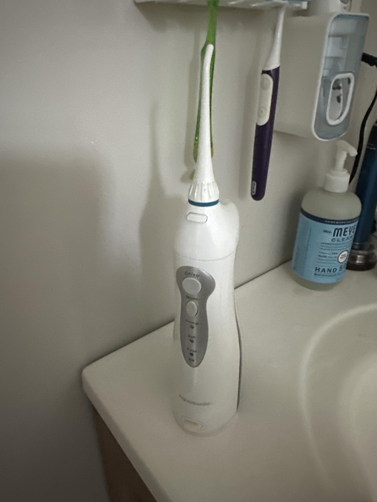 AquaSonic Water Flosser - Cordless Rechargeable Water Flossers for Teeth Cleaning - Waterproof Aqua Flosser, Portable Oral Irrigator for Dental Cleaning with 5 Jet Tips – Braces Home Travel customer photo 2