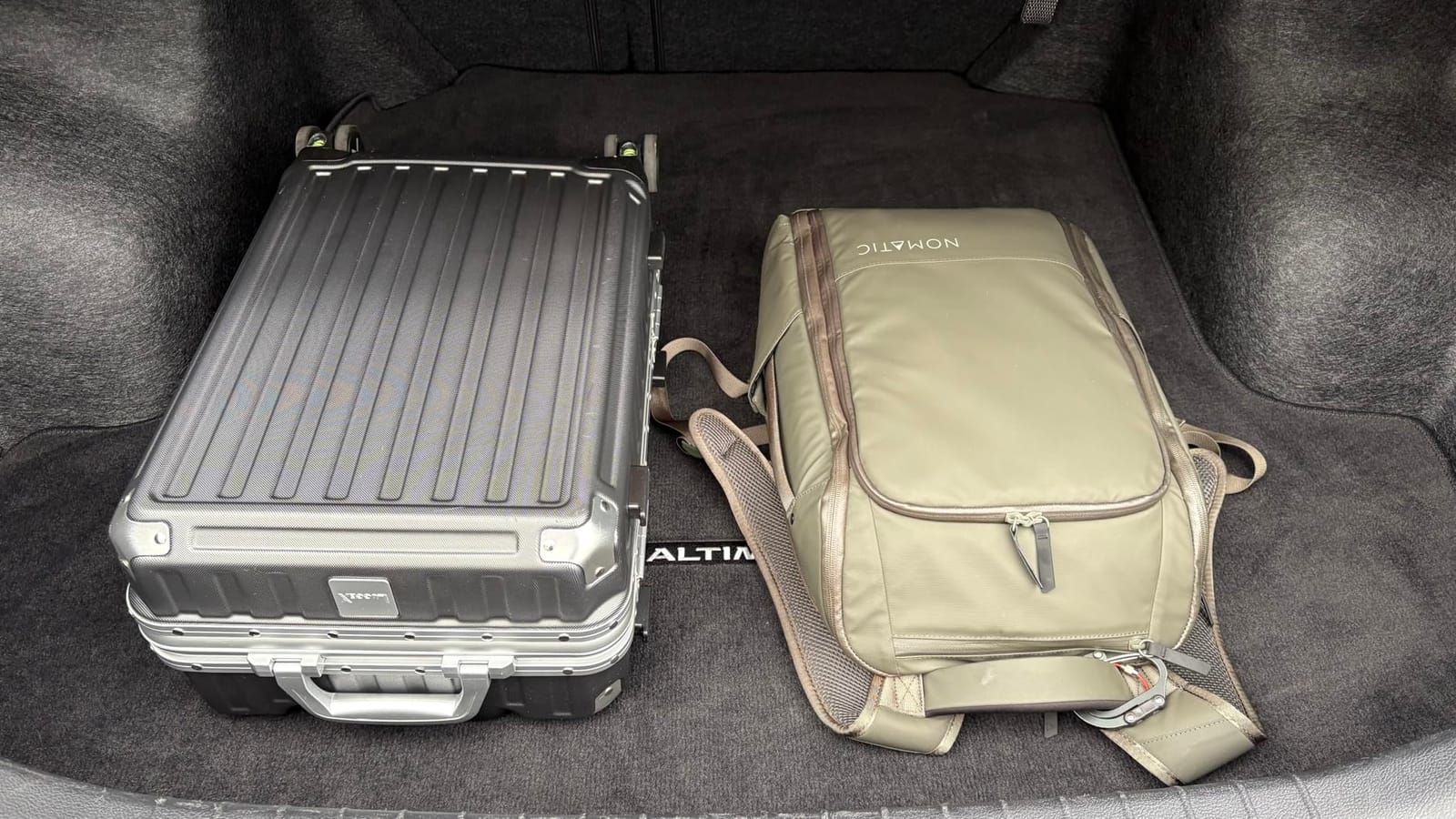 LUGGEX 28 Inch Zipperless Checked Luggage, Charcoal Metallic customer photo 2