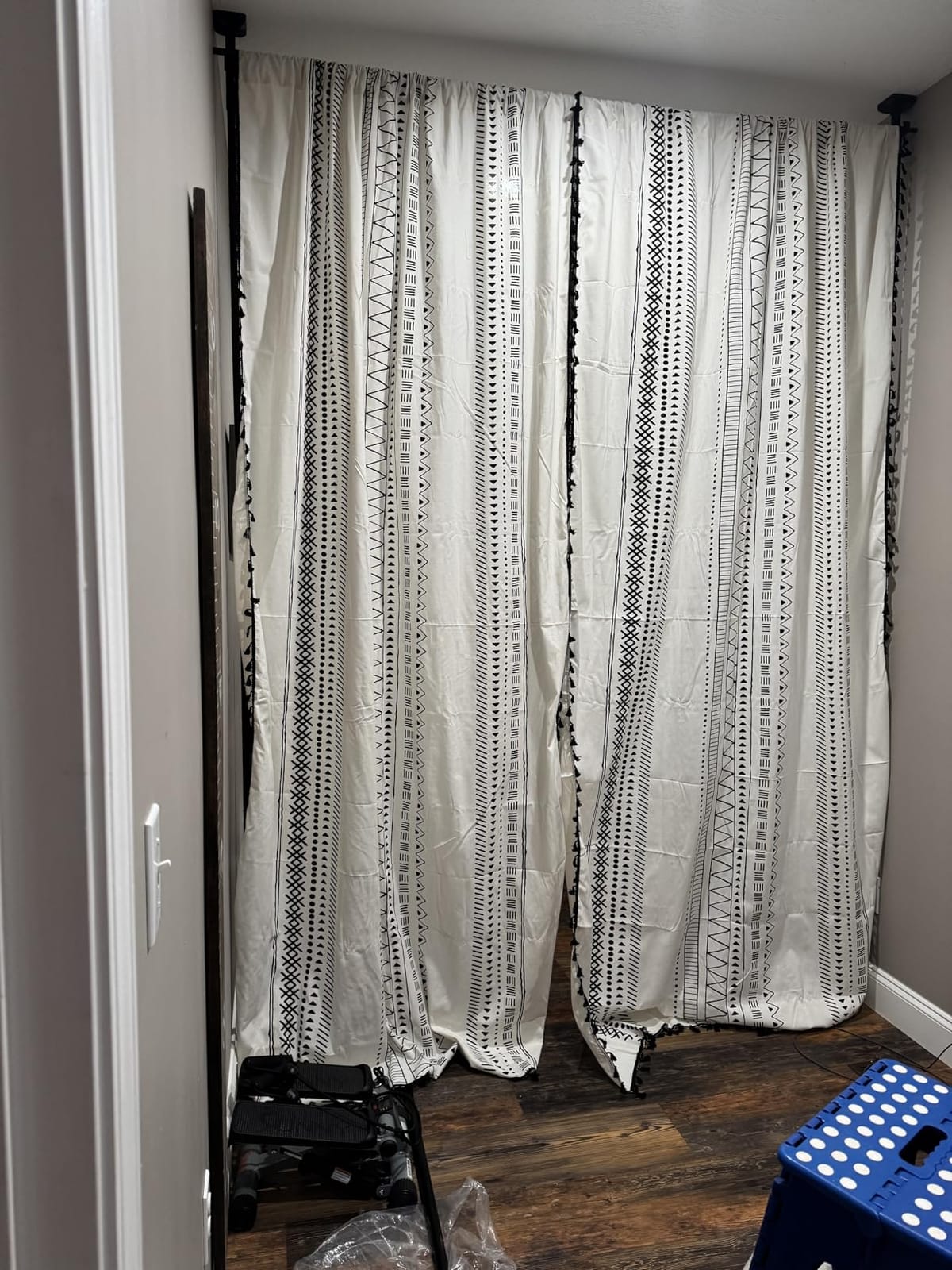 SUNALLY Room Divider Curtain Rod, No Drilling Room Separator for Space Partition Adjustable 4-10ft(H) 28-70inch(W) Heavy Duty Temporary Wall Divider Floor to Ceiling Tension Rod, Black customer photo 2