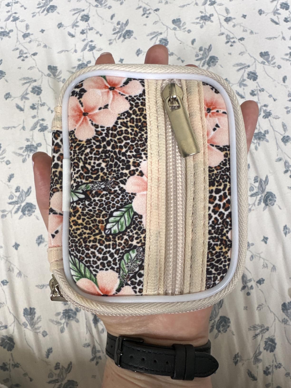 Pill Case Weekly Travel Pill Organizer for Purse with Removable 7 Day Pill Box Premium Neoprene Pill Container for Travel Purse Accessory, Vitamin, Supplement, Small Pieces Arrangement-Elegant Black customer photo 2