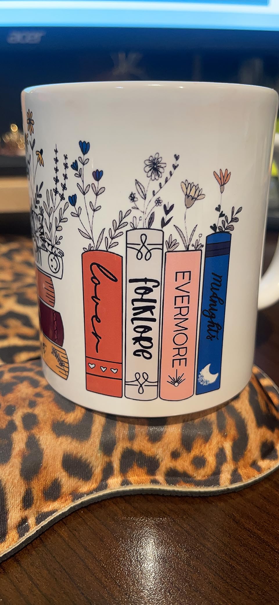 Book Lovers 11Oz Coffee Mug - Just One More Chapter, Gifts for Readers & Librarians customer photo 1