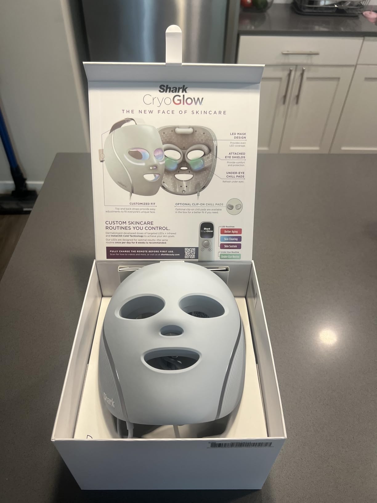 Shark CryoGlow LED Face Mask, Red Light Therapy, Under-Eye Cooling, FW312PL customer photo 2