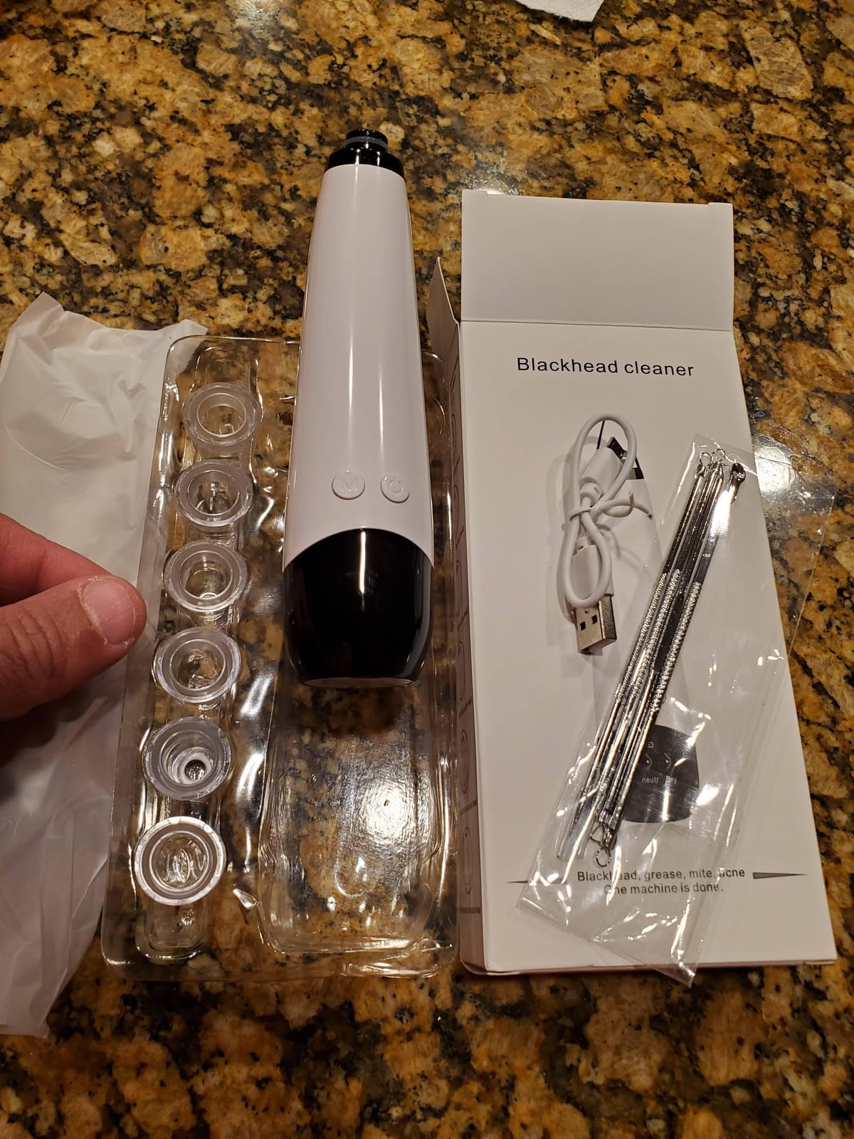 Blackhead Remover Pore Vacuum, Upgraded USB Rechargeable Facial Pore Cleaner Blackhead Removal Kit with 3 Suction Power,5 Probes Black Head Extractions Tool for Women & Men (Snowy) customer photo 1
