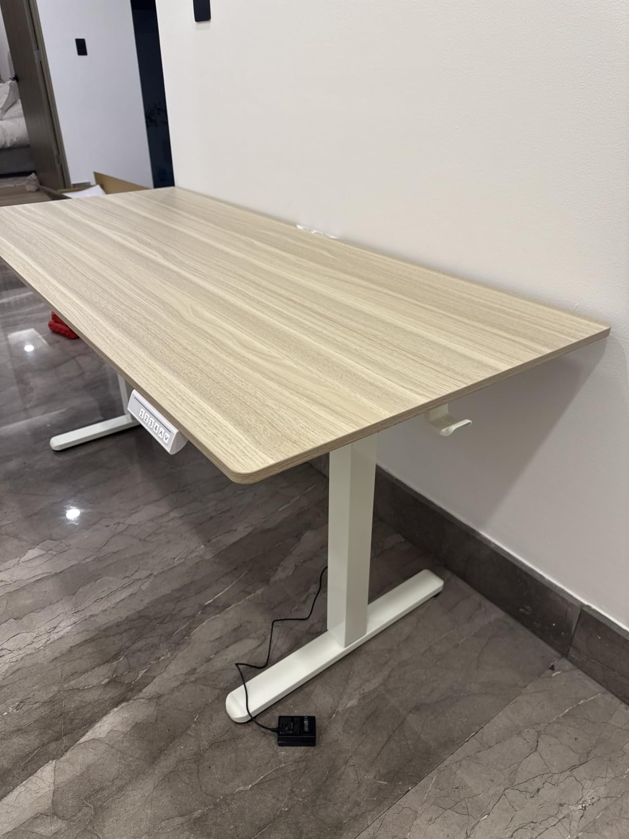 HUANUO 32x19 Inch Small Electric Standing Desk, Adjustable, Light Walnut customer photo 2