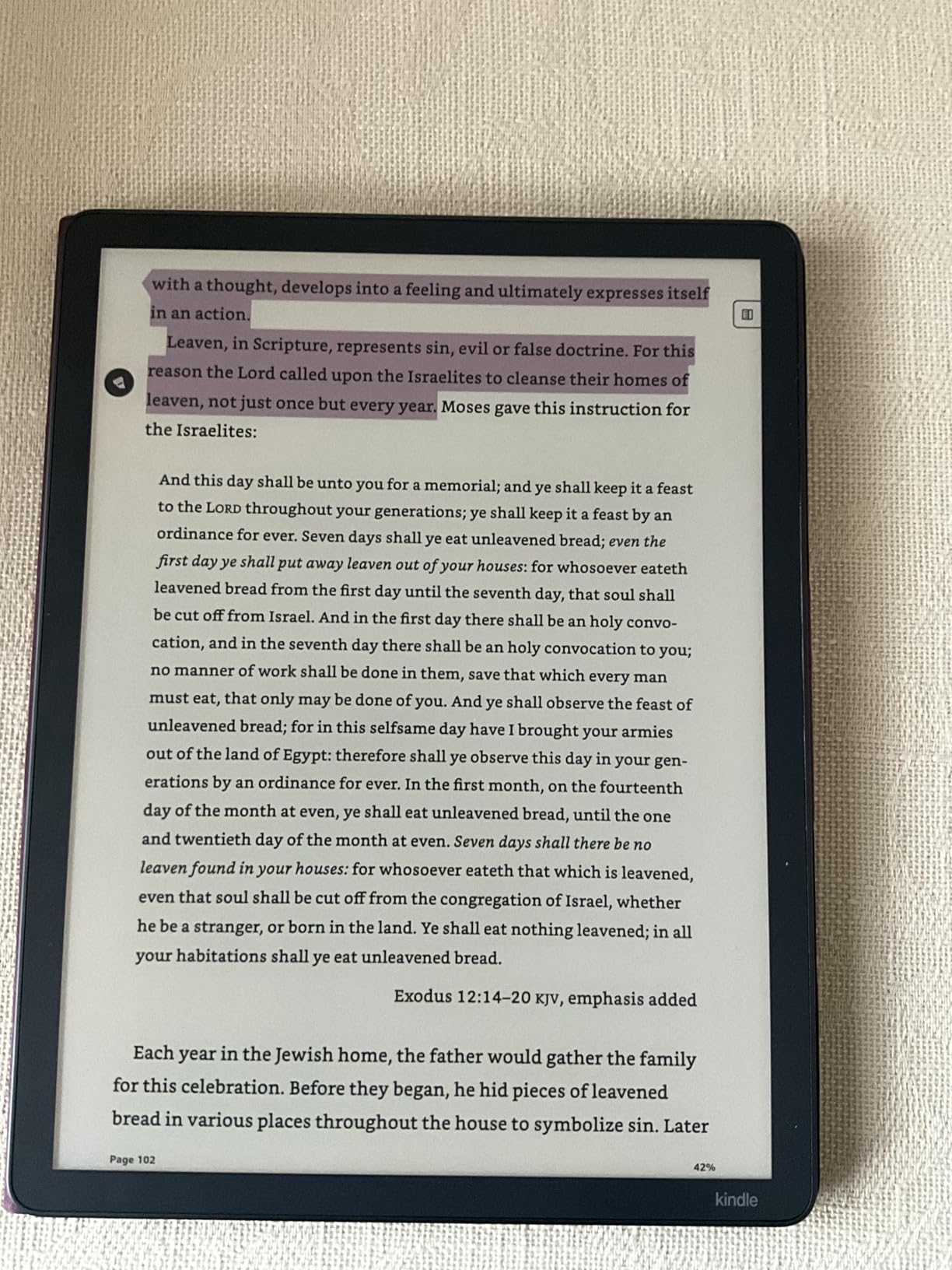 Amazon Kindle Scribe Colorsoft 64GB (newest model) — 11” paper-like color display with front light — One notebook to replace them all — Write in notebooks, docs, and books. Pen included - Fig customer photo 1