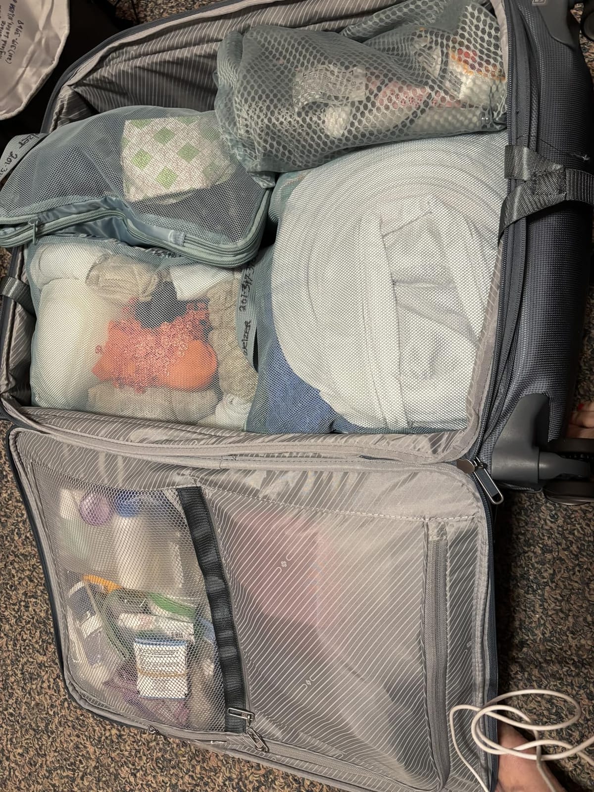 Veken 9/11 Set Compression Packing Cubes for Cruise Travel Essentials,Compressible Expandable Luggage Suitcase Organizer Bags for Clothing,Space Saver Bags with Over 1000 pcs of Mesh Holes(Beige) customer photo 2