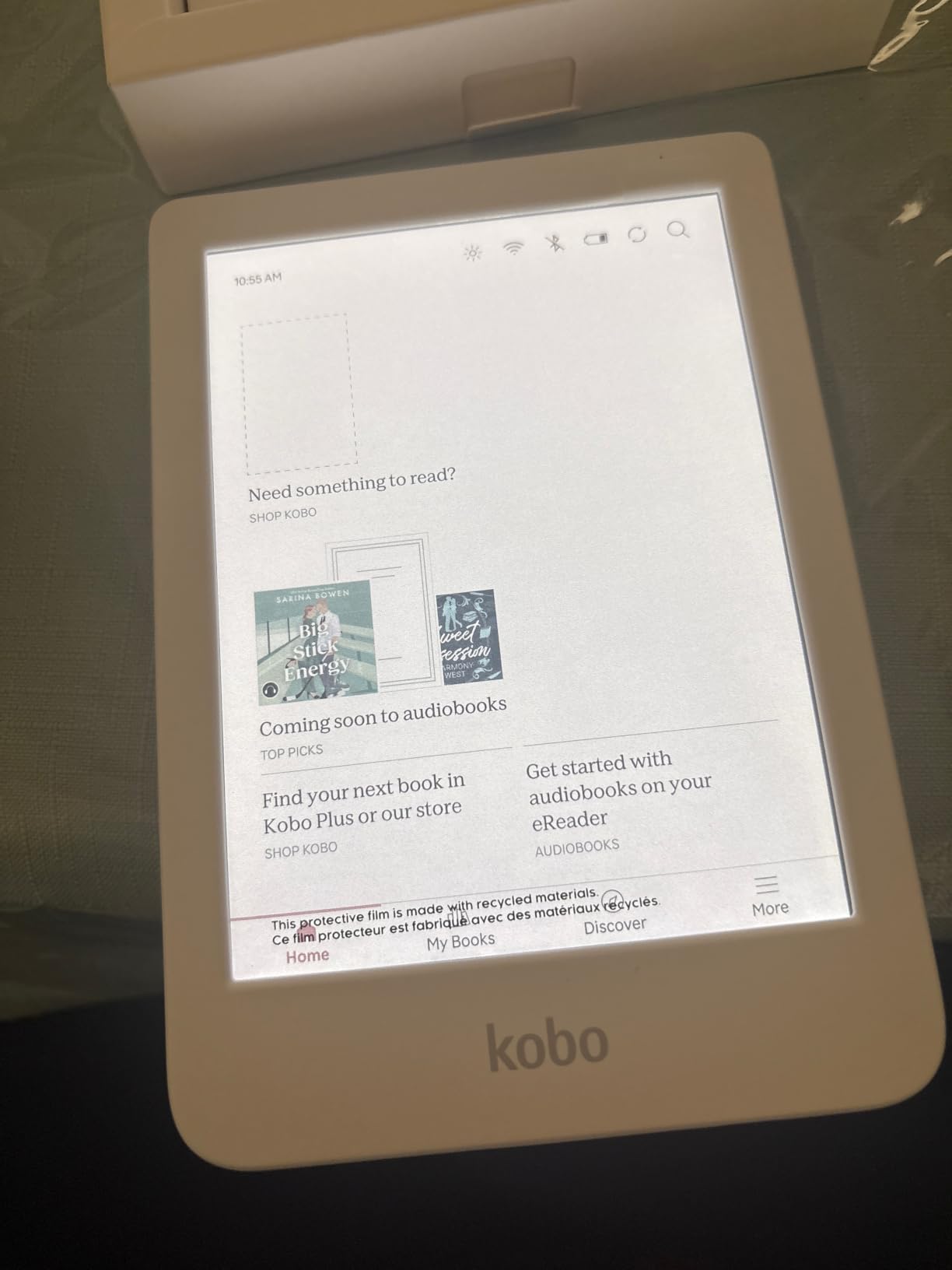 Kobo Clara Colour | Colour eReader | 6” Glare-Free Colour E Ink Kaleido™ 3 Display | Dark Mode Option | Waterproof | Audiobooks | 16GB of Storage | White customer photo 2