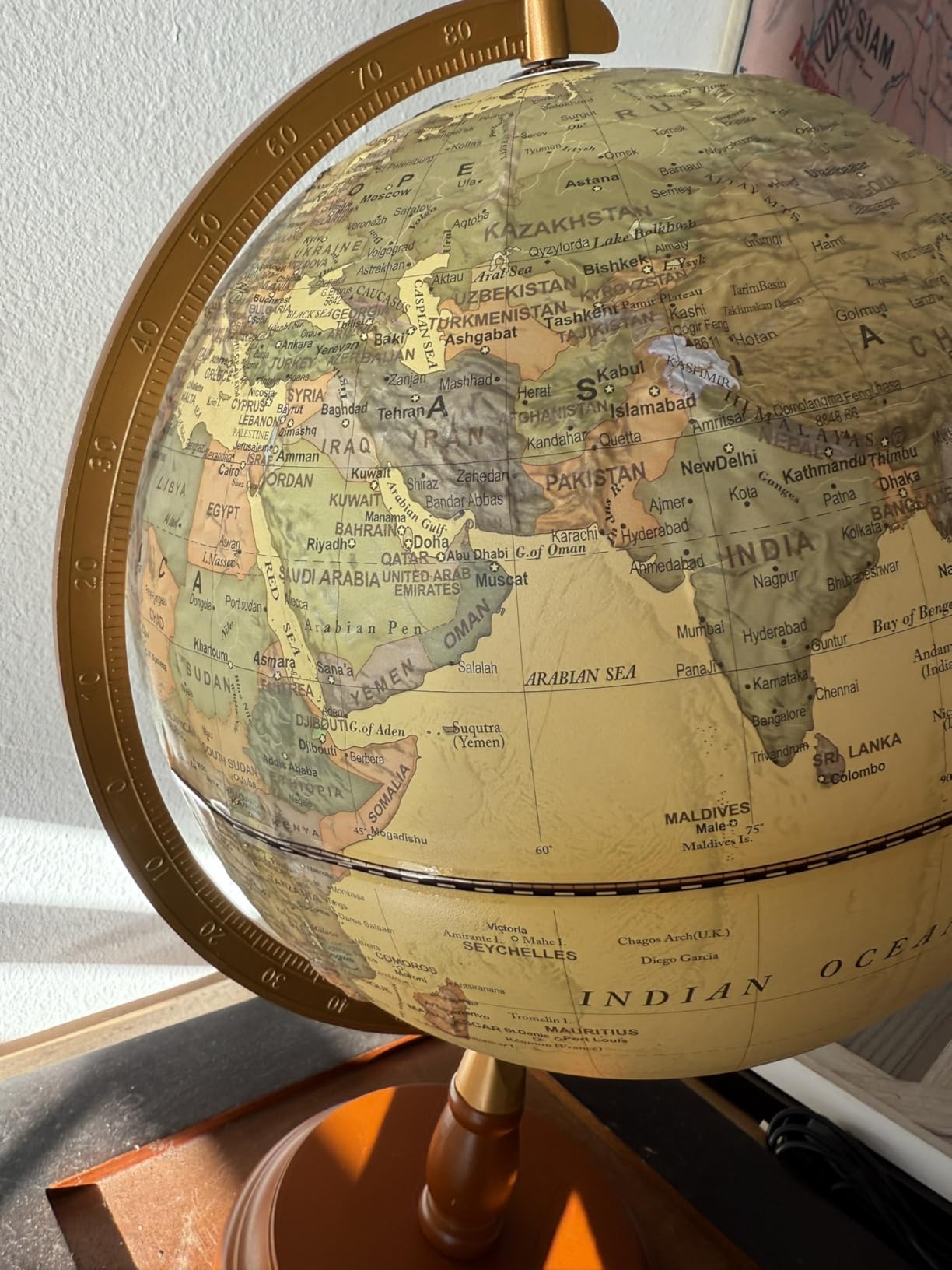 Goplus 12 Inch Illuminated World Globe, Antique Light up Rotating Globe Night Lamp with Wooden Stand, Geography Educational Desktop Decoration for Kids Adults Home Office School (Antique-Bronze) customer photo 2