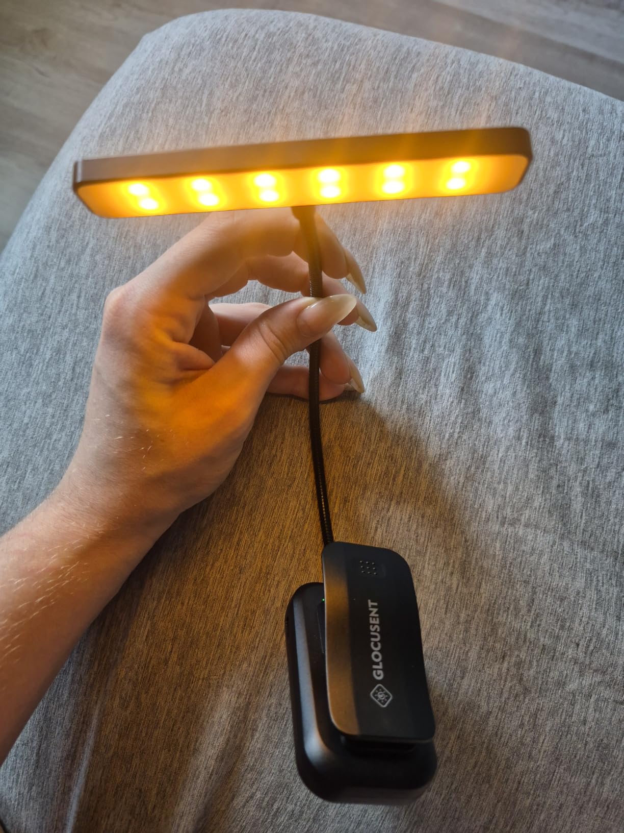 Glocusent 630nm Red Light Reading Light, 26 LED Zero Blue Light Book Lamp customer photo 1