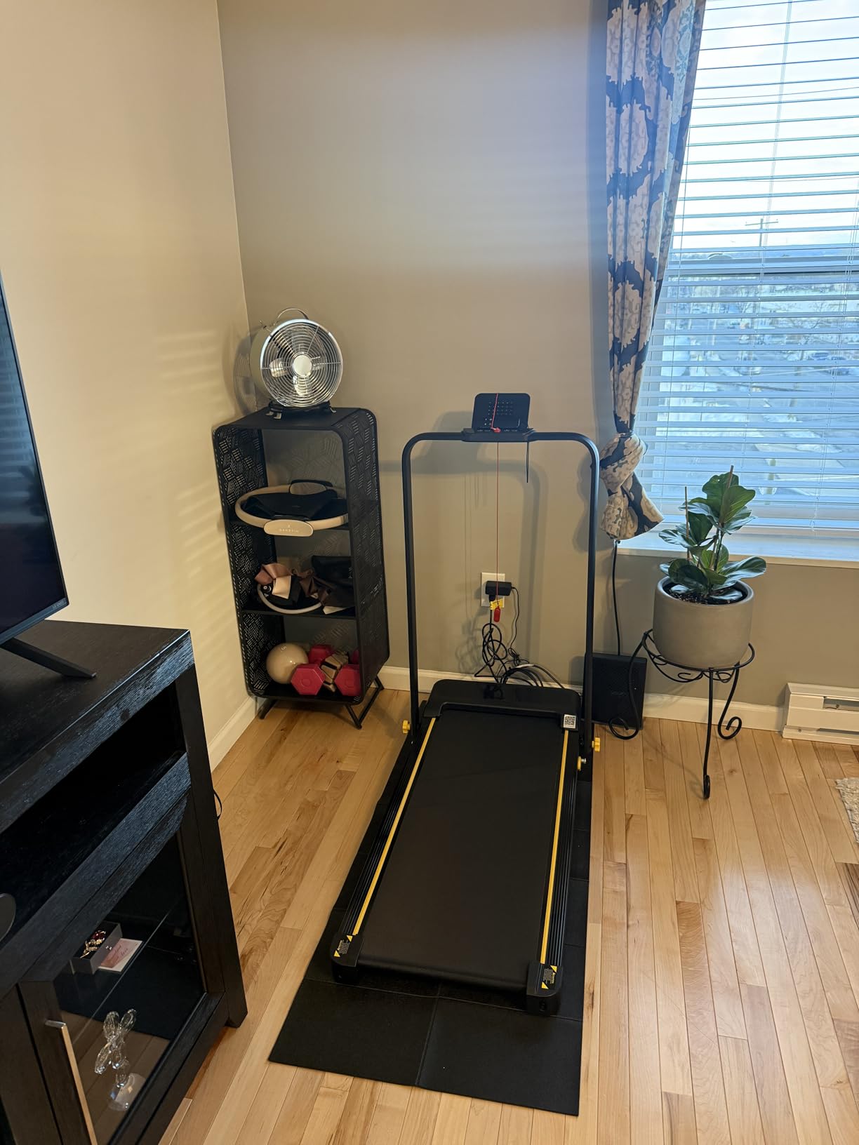 YPOO 16% Walking Pad Incline, Treadmills for Home, Handle Bar, Foldable customer photo 1