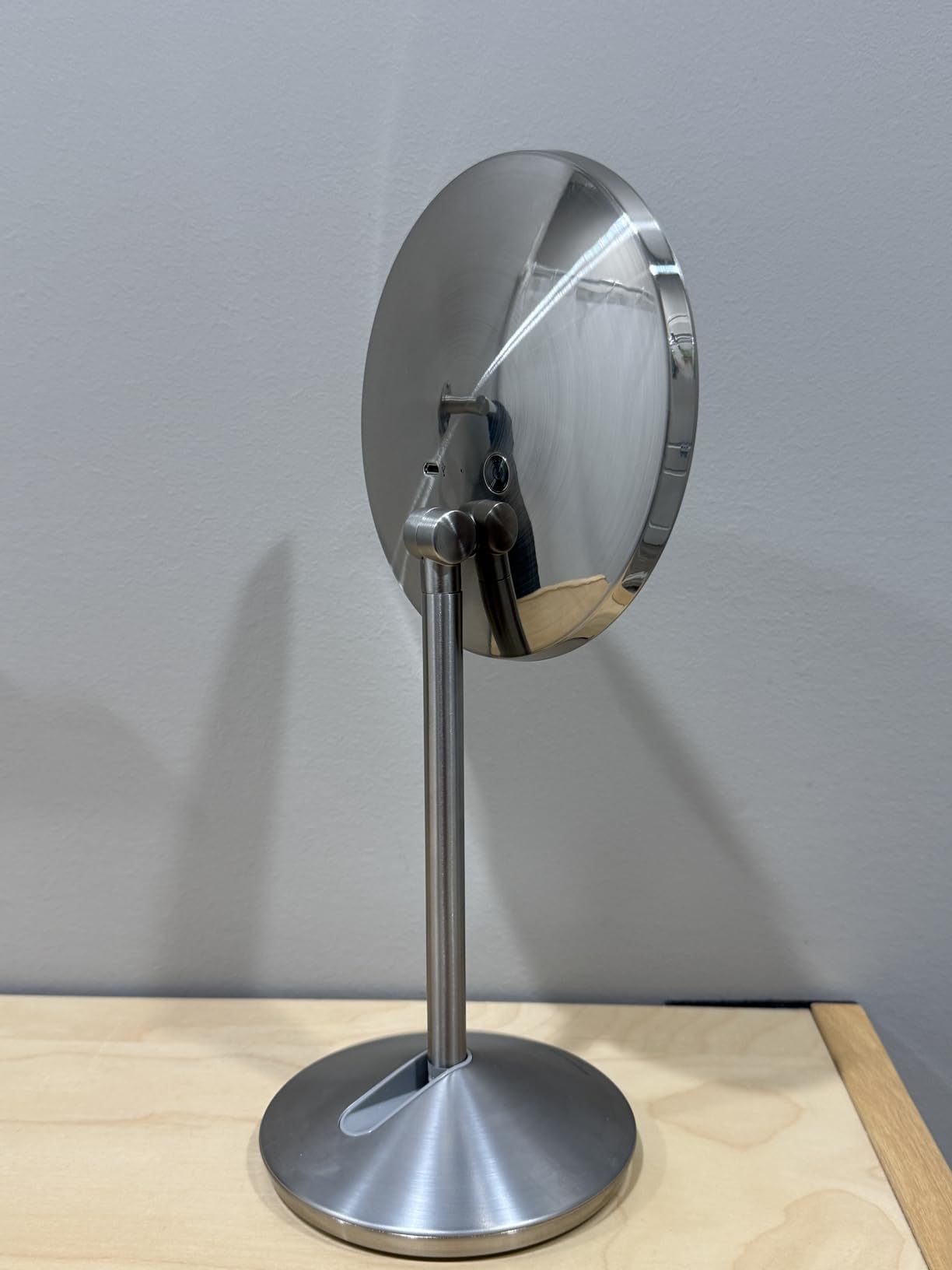 simplehuman Sensor Mirror Fold, 5'' with 10X Magnification, Round Rechargeable Travel Makeup Mirror, Tru-Lux® Full-Spectrum Light, Adjustable Brightness & Height, Brushed Stainless Steel customer photo 1