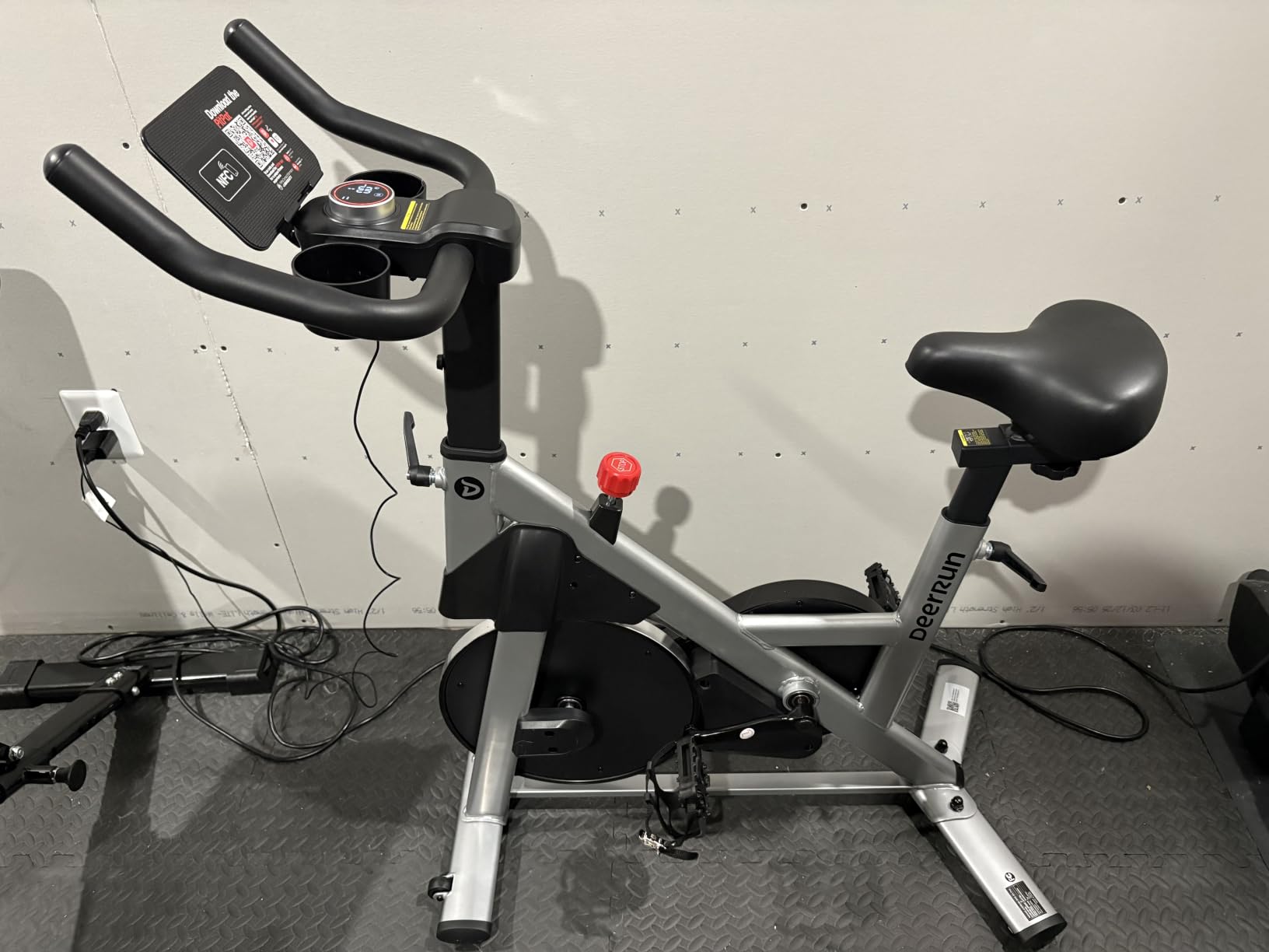 MJWW Magnetic Exercise Bike with Smart App, Stationary Indoor Cycling Bike for Home Workout, 32-Level Quiet Belt Drive, 300 lbs Heavy Duty Capacity Cycle with Comfortable Fully Adjustable Seat customer photo 2